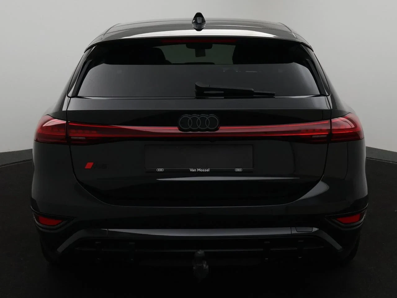 Audi-A6 Avant e-tron-image-17