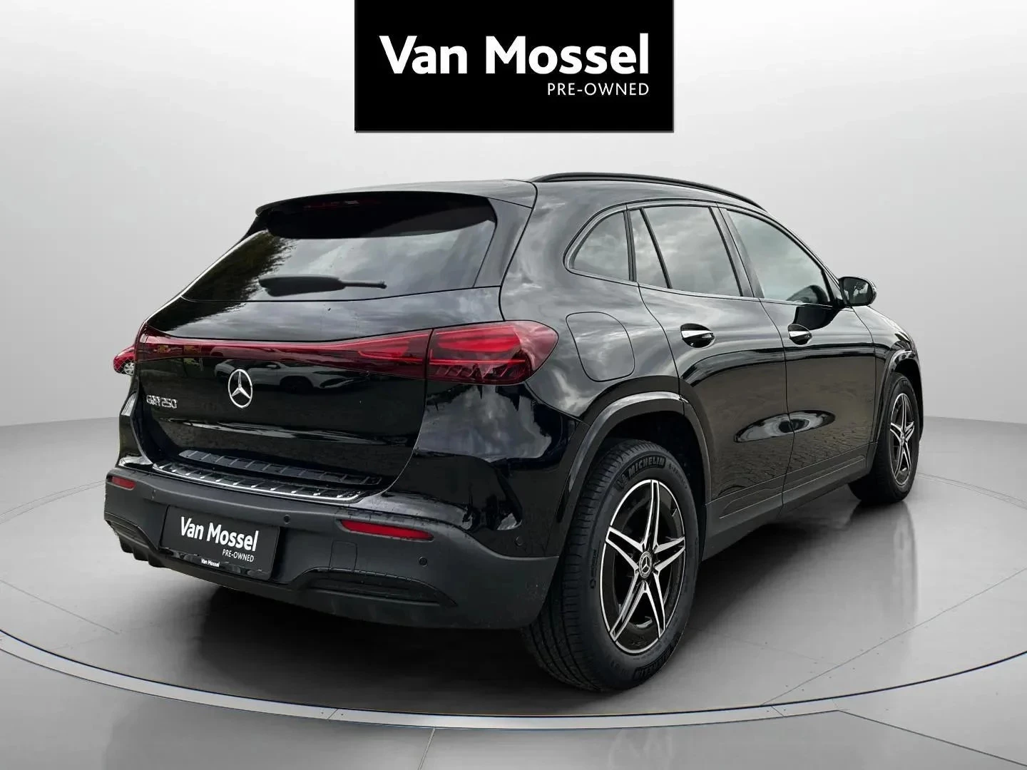 Mercedes-Benz-EQA-image-4