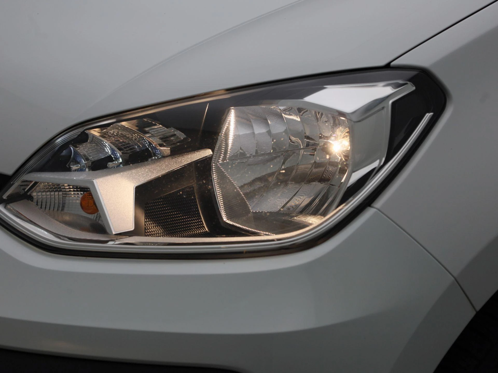 Volkswagen-up!-image-12