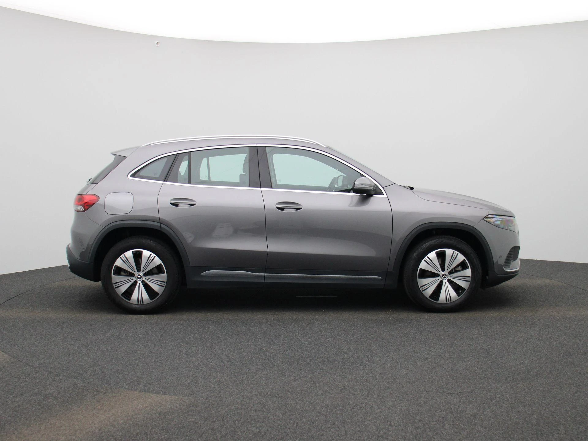 Mercedes-Benz-EQA-image-5