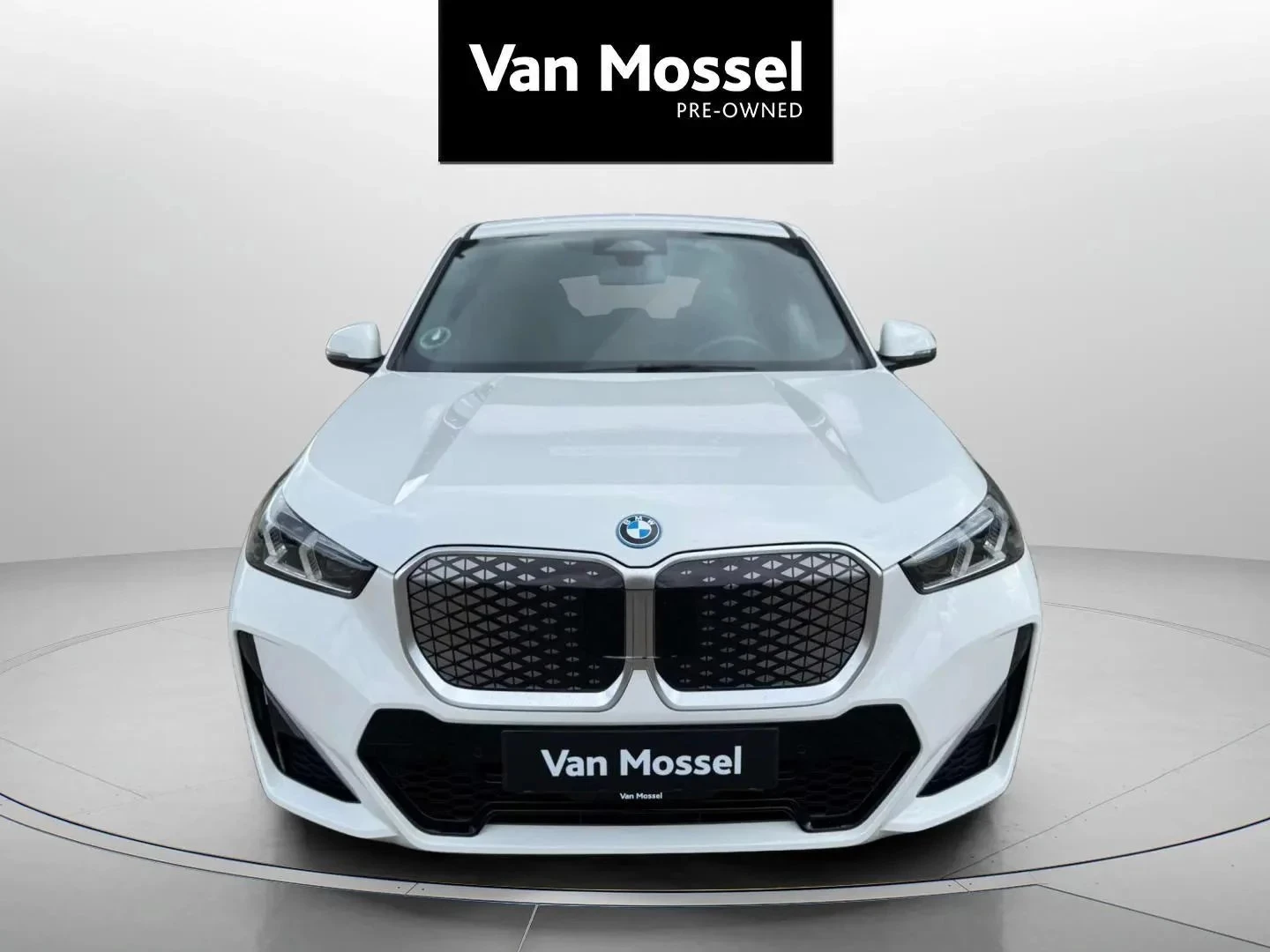 BMW-iX1-image-1