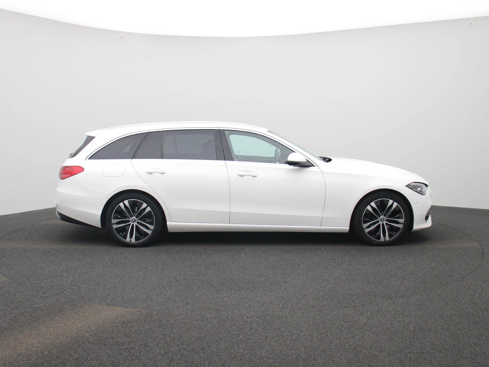 Mercedes-Benz-C-Klasse-image-5