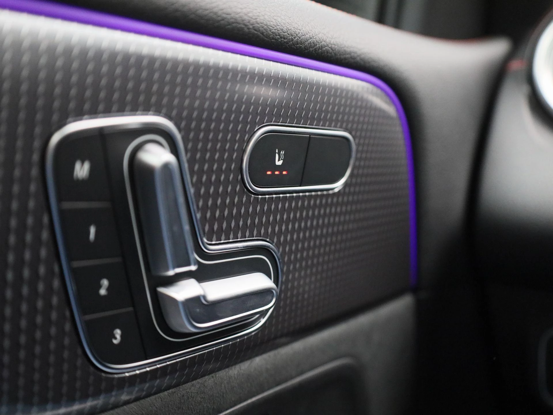 Mercedes-Benz-EQB-image-28