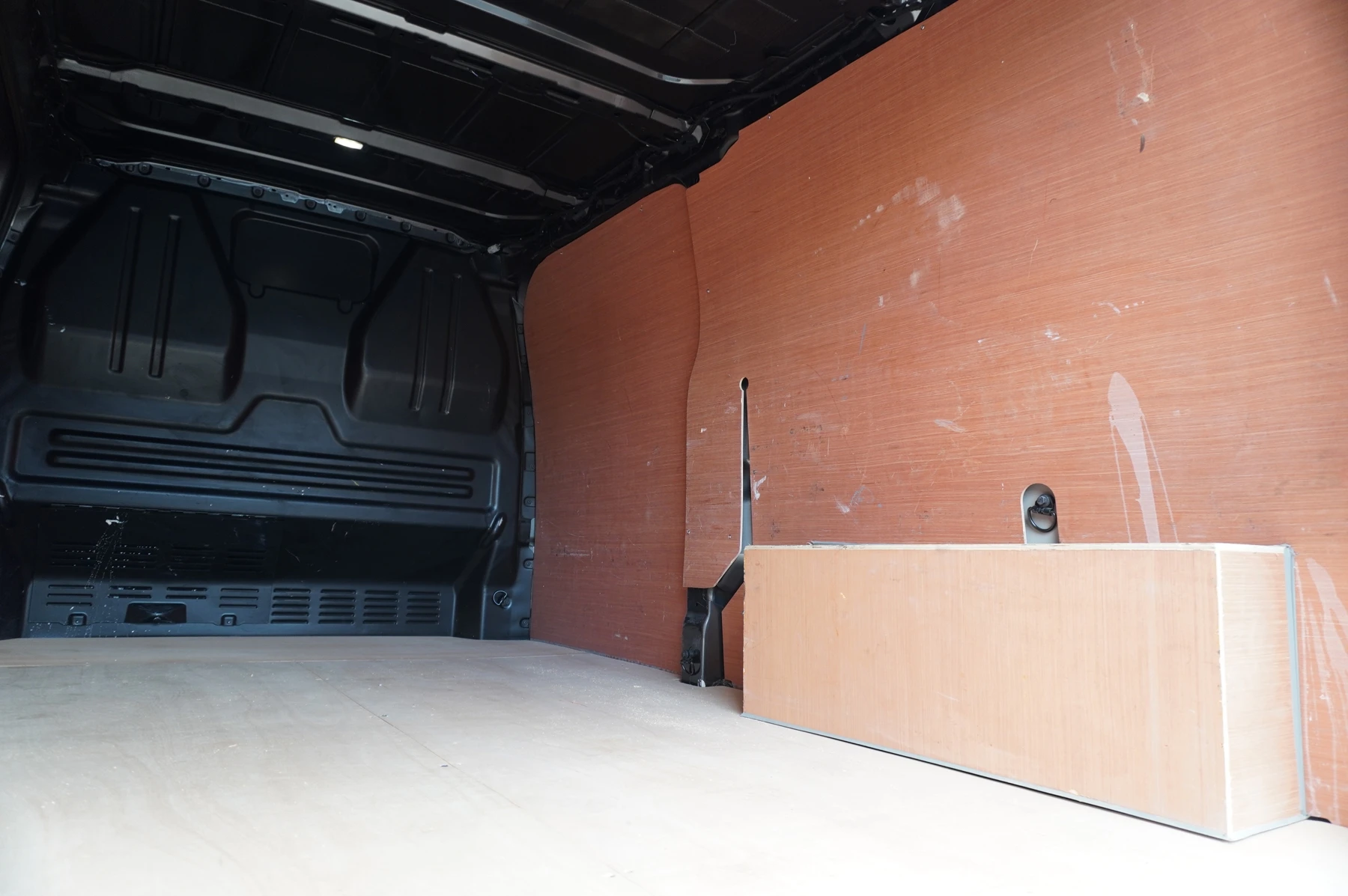 Volkswagen-Transporter-image-15