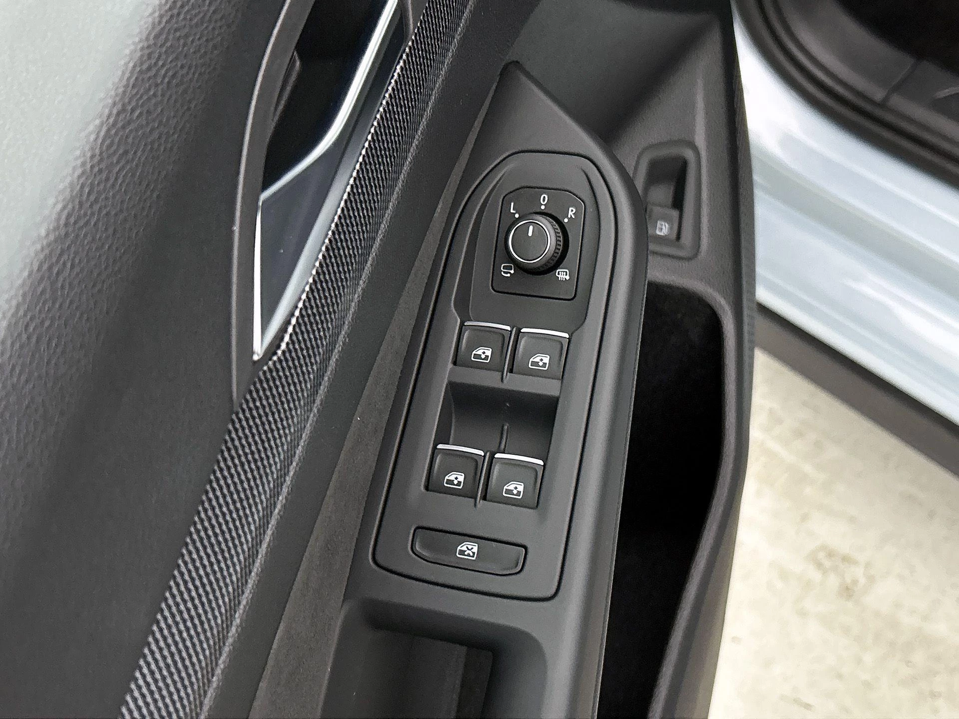 Volkswagen-Golf-image-29