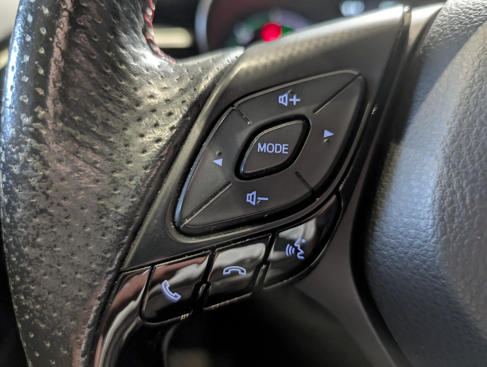 Toyota-C-HR-image-25