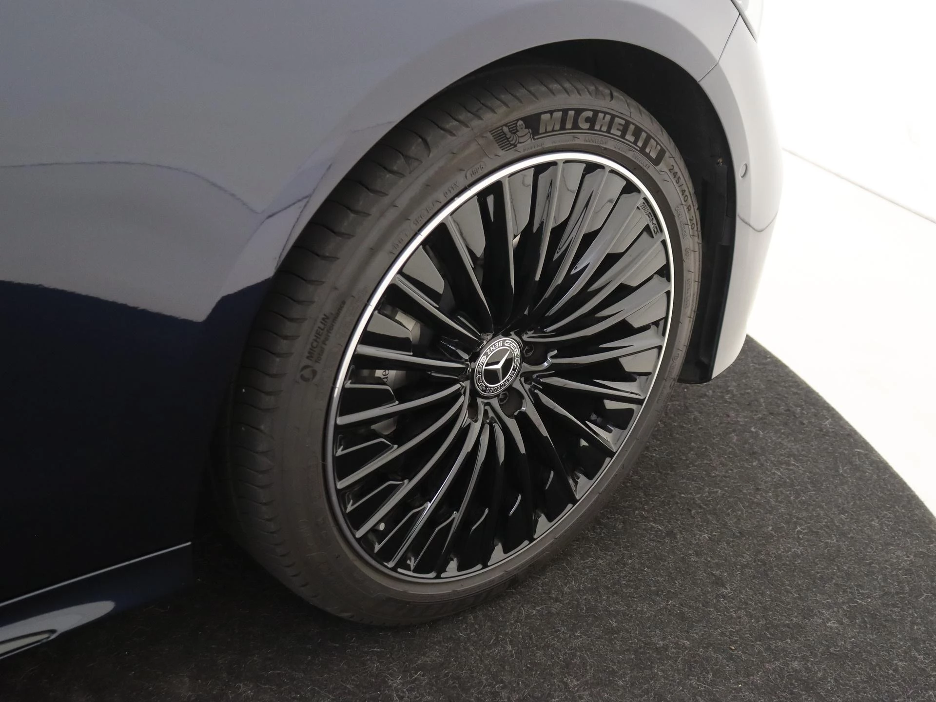 Mercedes-Benz-E-Klasse-image-9