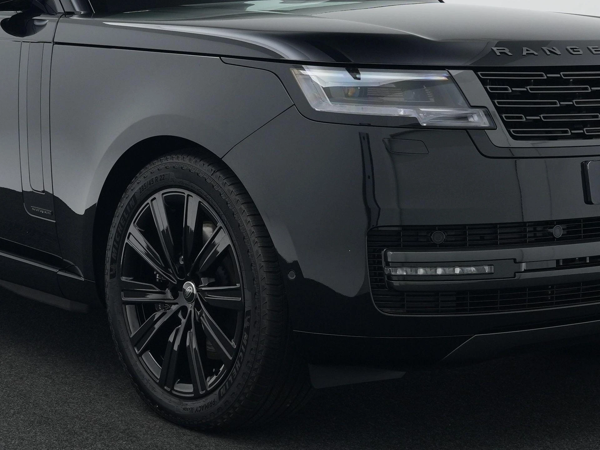 Land Rover-Range Rover-image-11