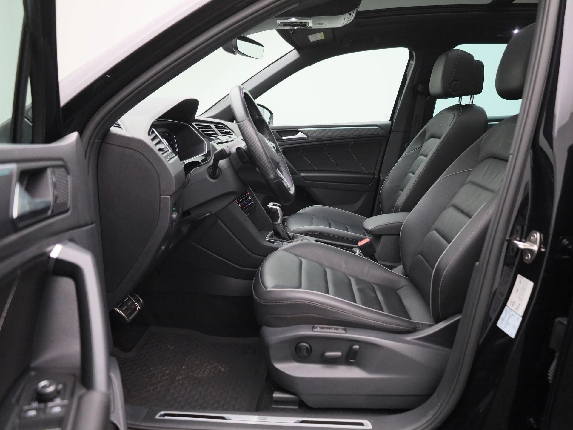 Volkswagen-Tiguan-image-10