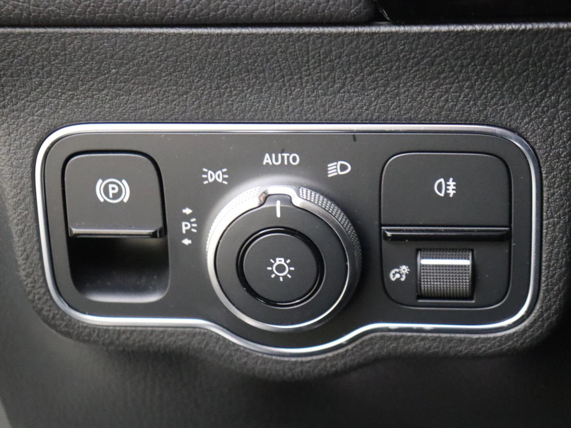 Mercedes-Benz-B-Klasse-image-24