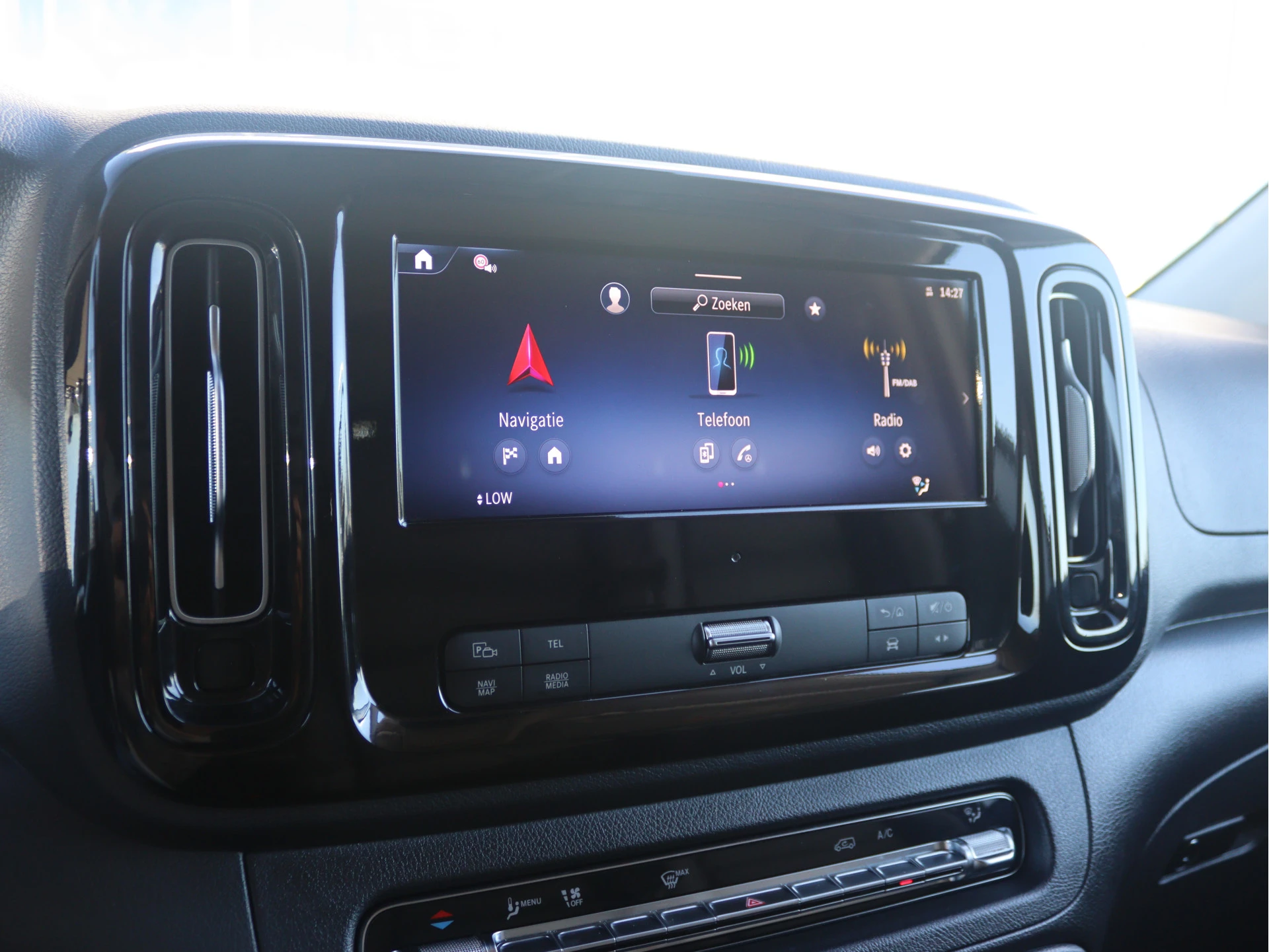 Mercedes-Benz-Vito-image-8