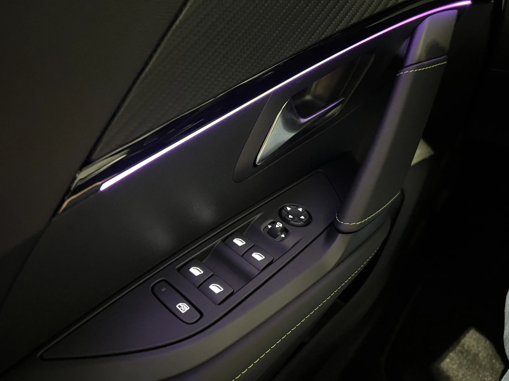 Peugeot-e-208-image-17