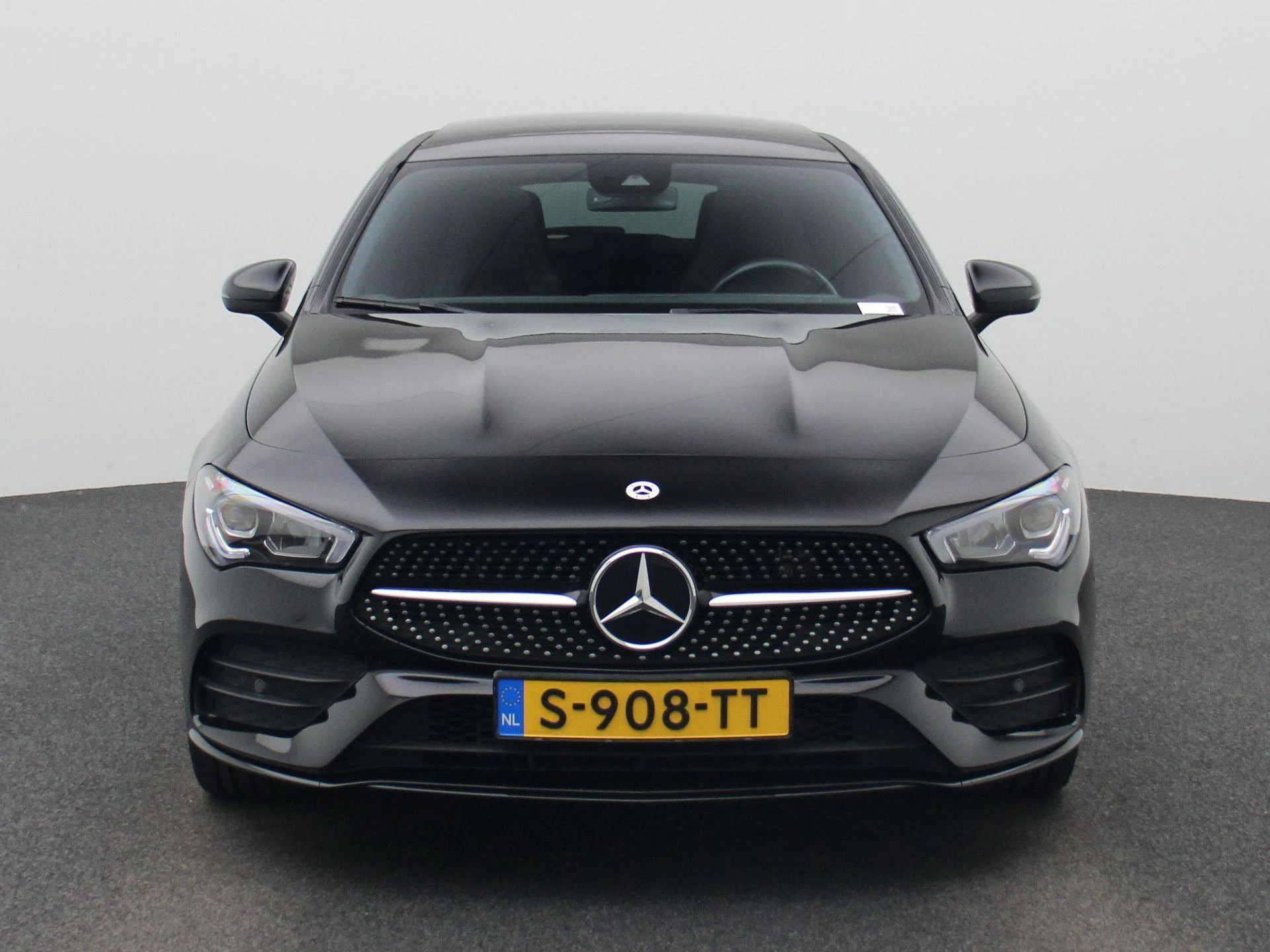 Mercedes-Benz-CLA-image-2