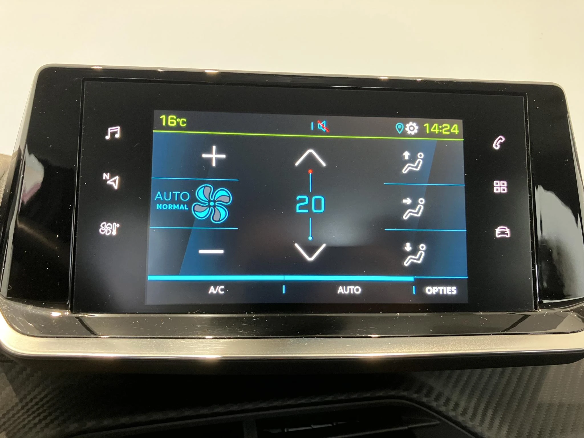 Peugeot-e-208-image-26