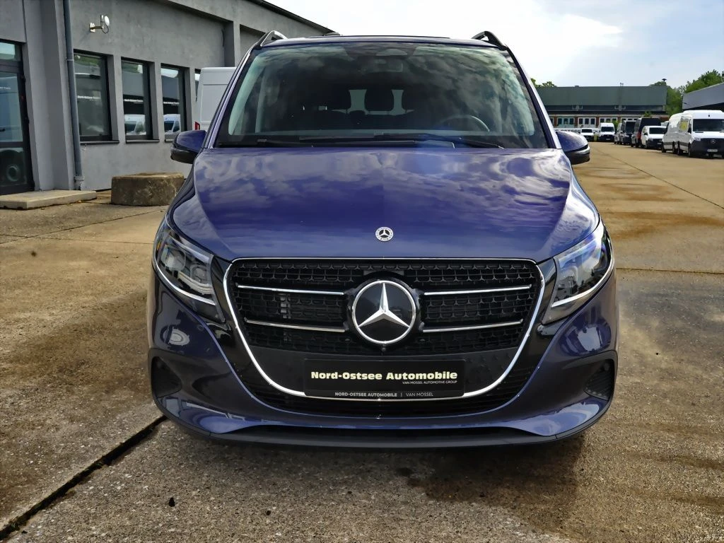 Mercedes-Benz-V-Klasse 220-image-2