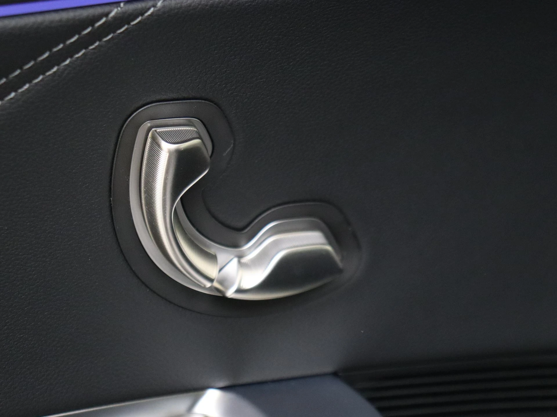 Mercedes-Benz-GLC-image-25