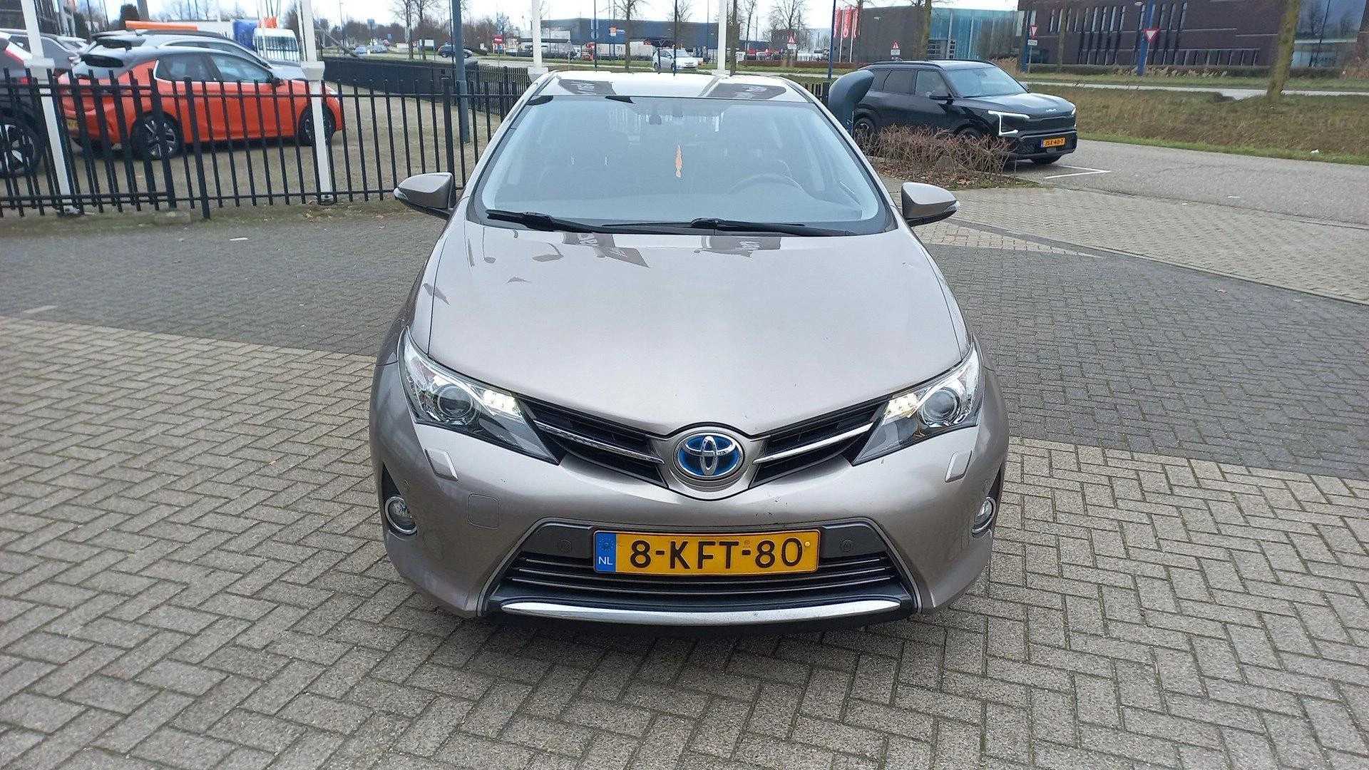 Toyota Auris 1.8 Hybrid Lease Pro