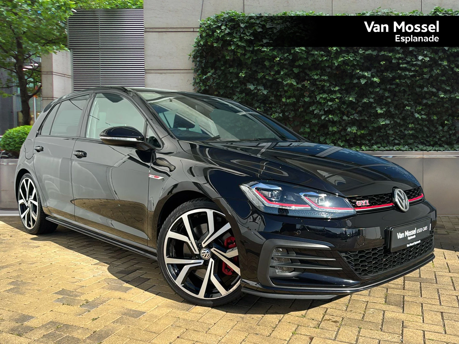 Volkswagen-Golf-image-0