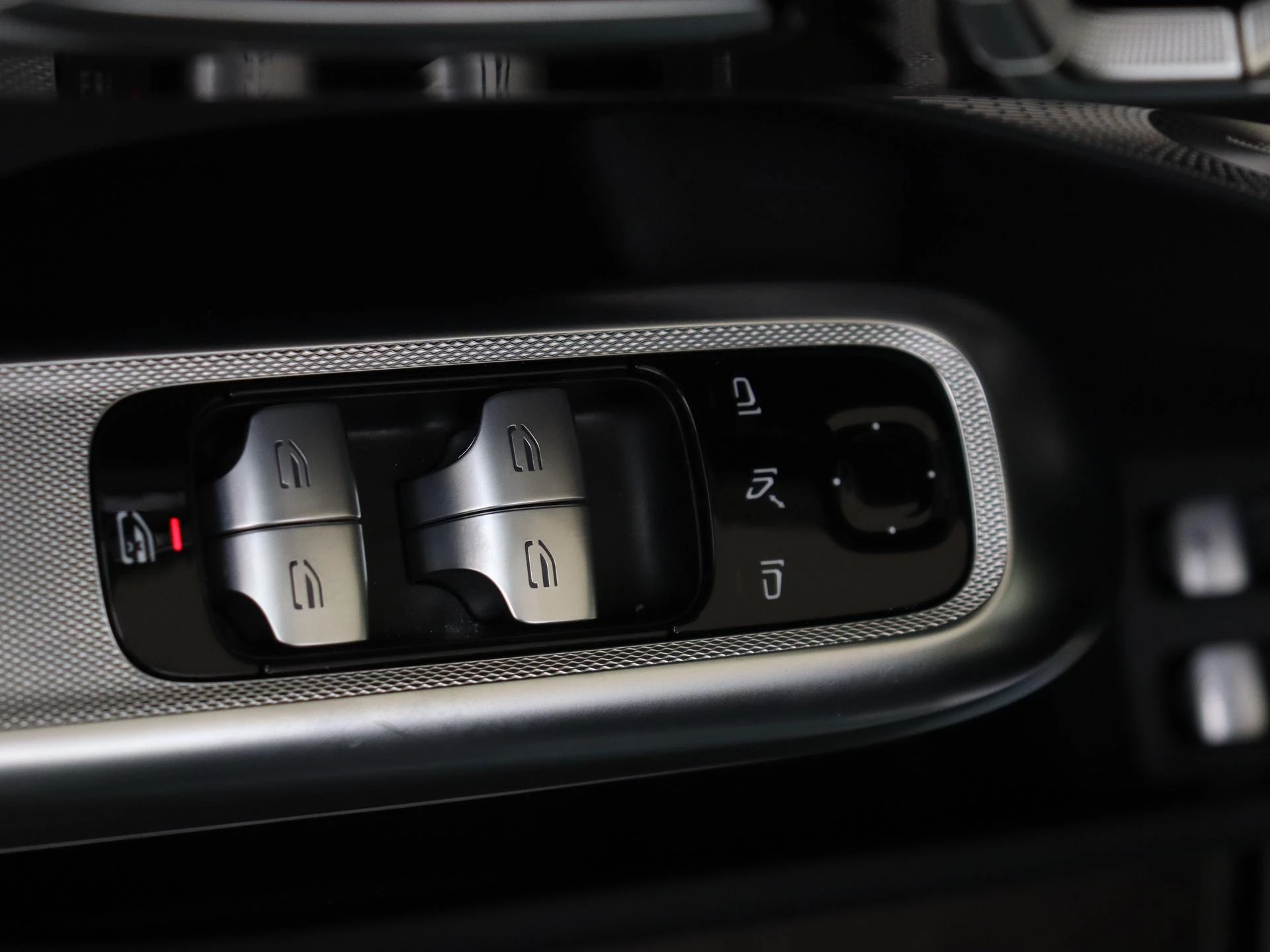 Mercedes-Benz-E-Klasse-image-25