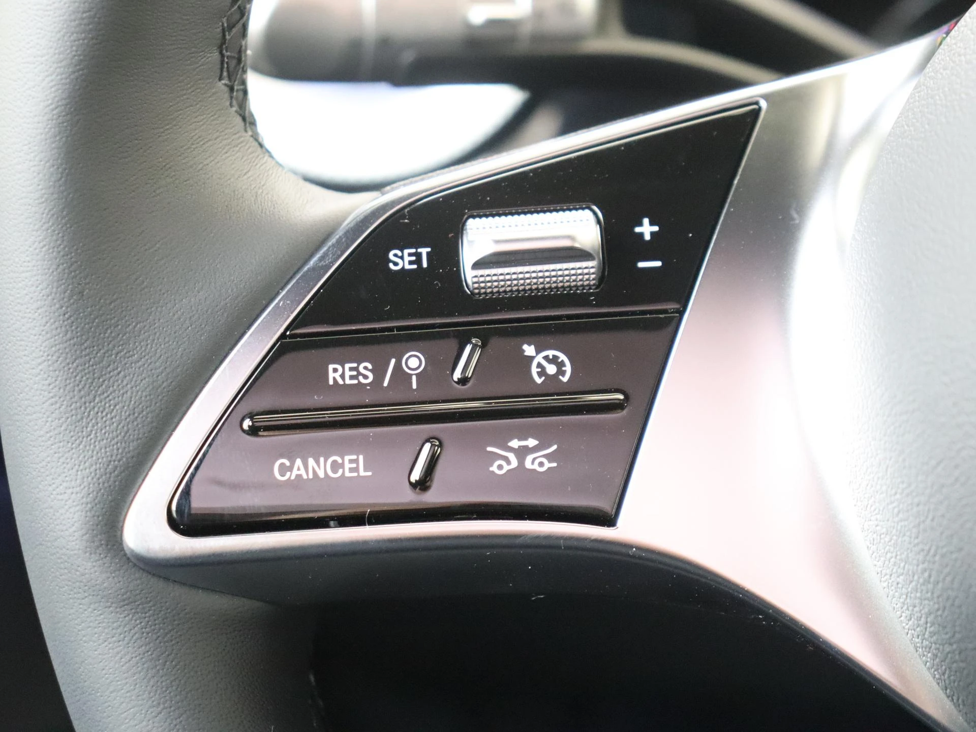 Mercedes-Benz-CLA-image-12