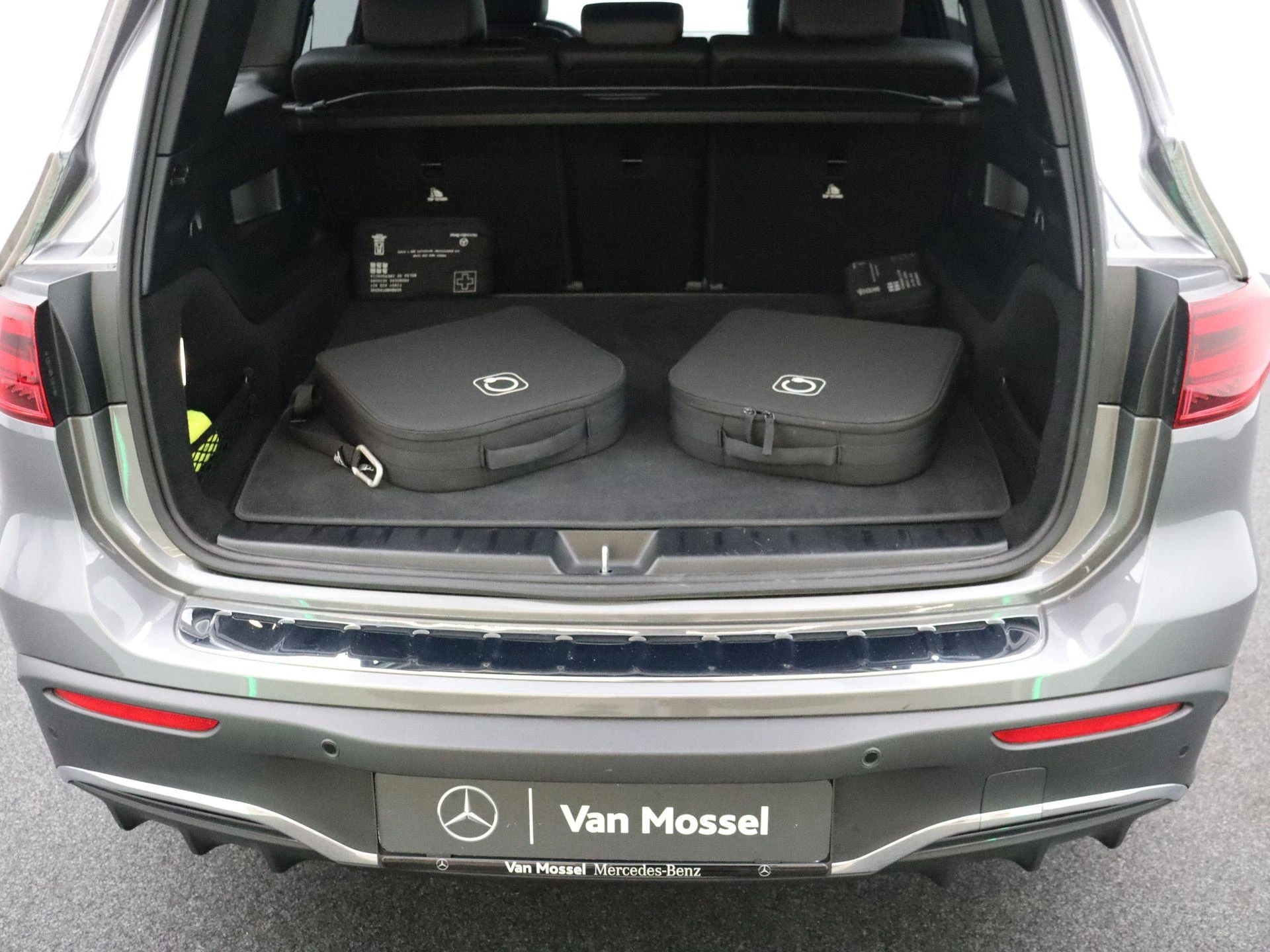 Mercedes-Benz EQB 250+ AMG LINE + HEAD UP + BURMESTER + CARPLAY +