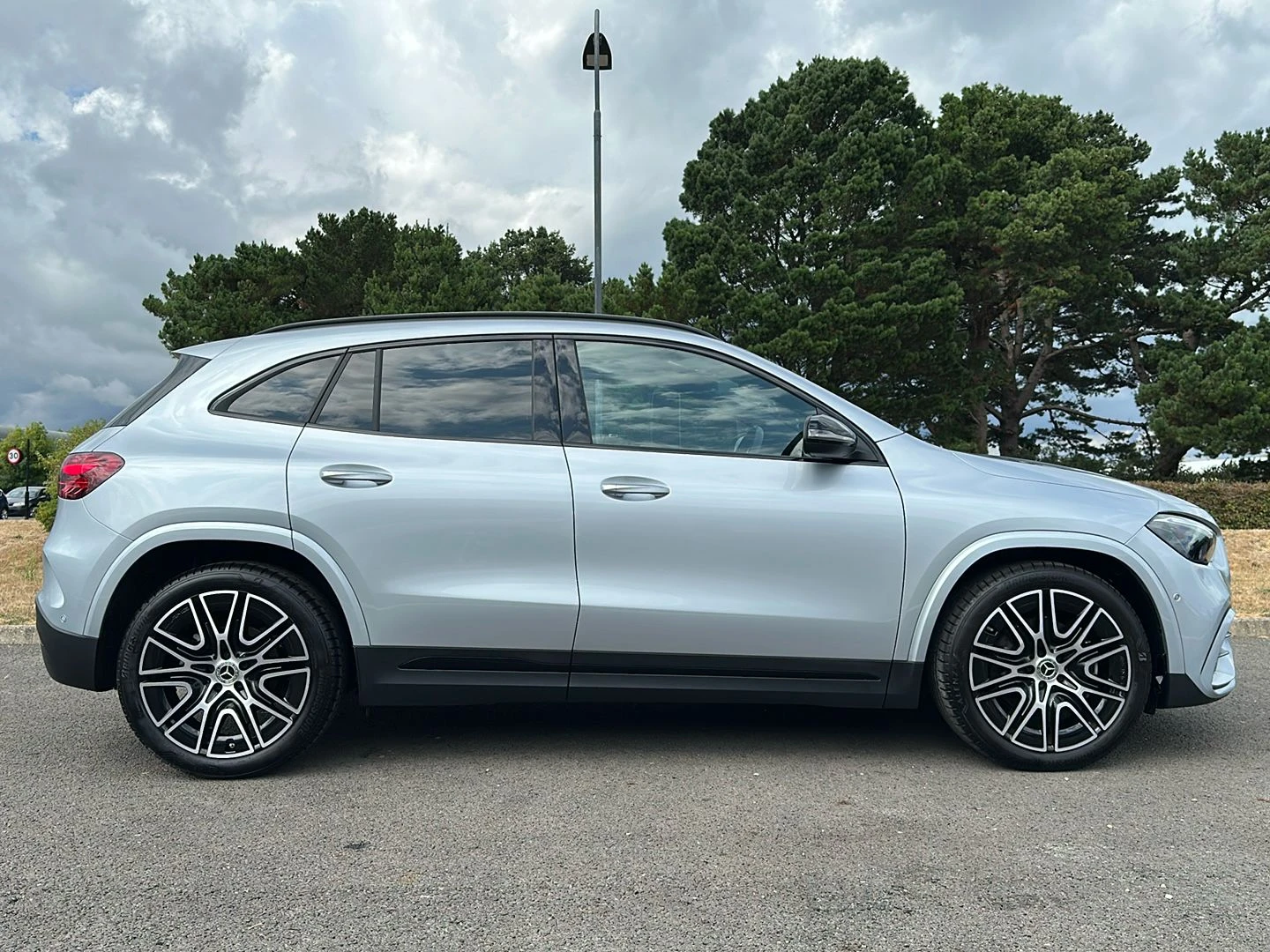 Mercedes-Benz-GLA-image-9