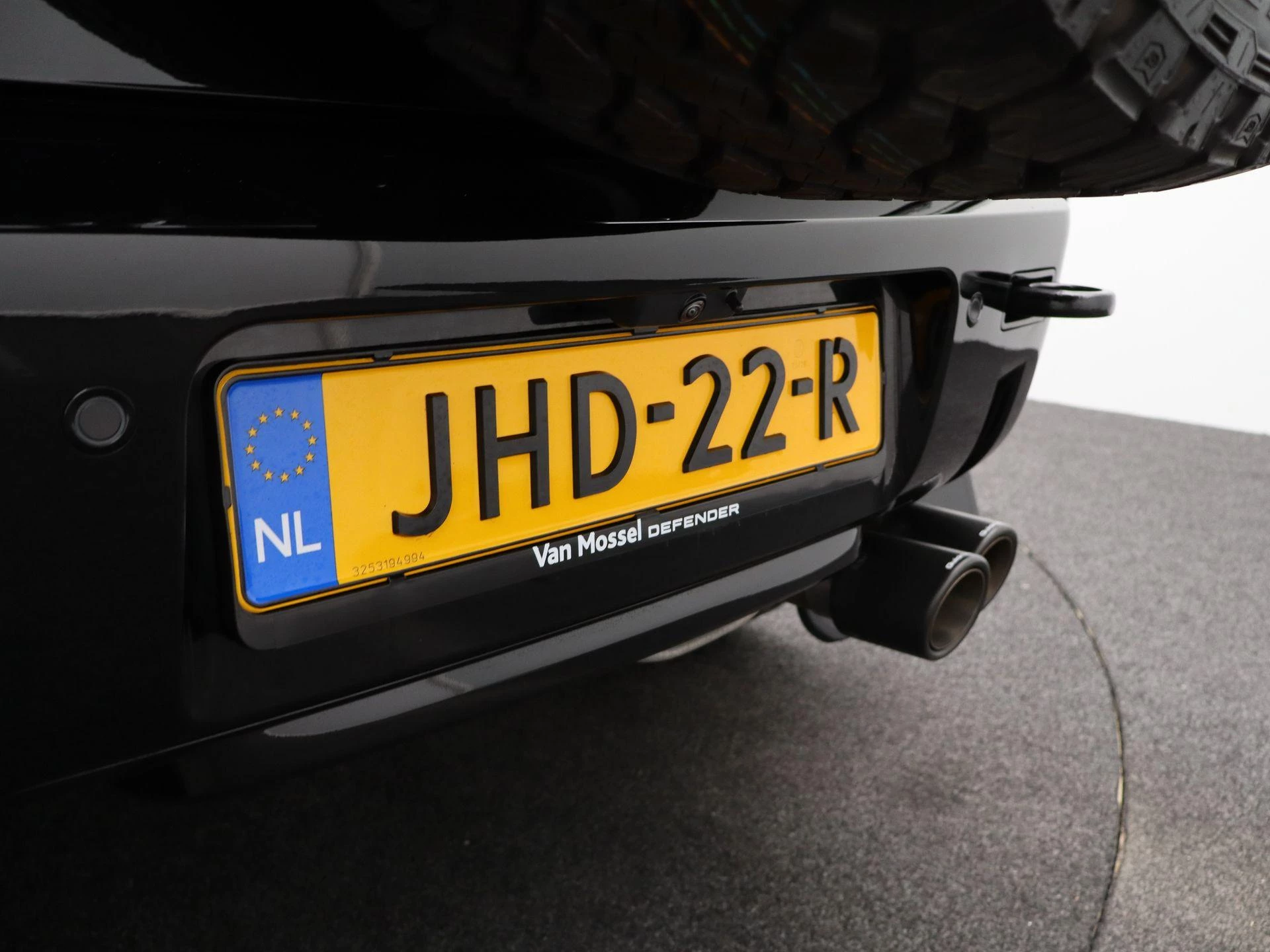 Land Rover Defender P300e X-dynamic SE