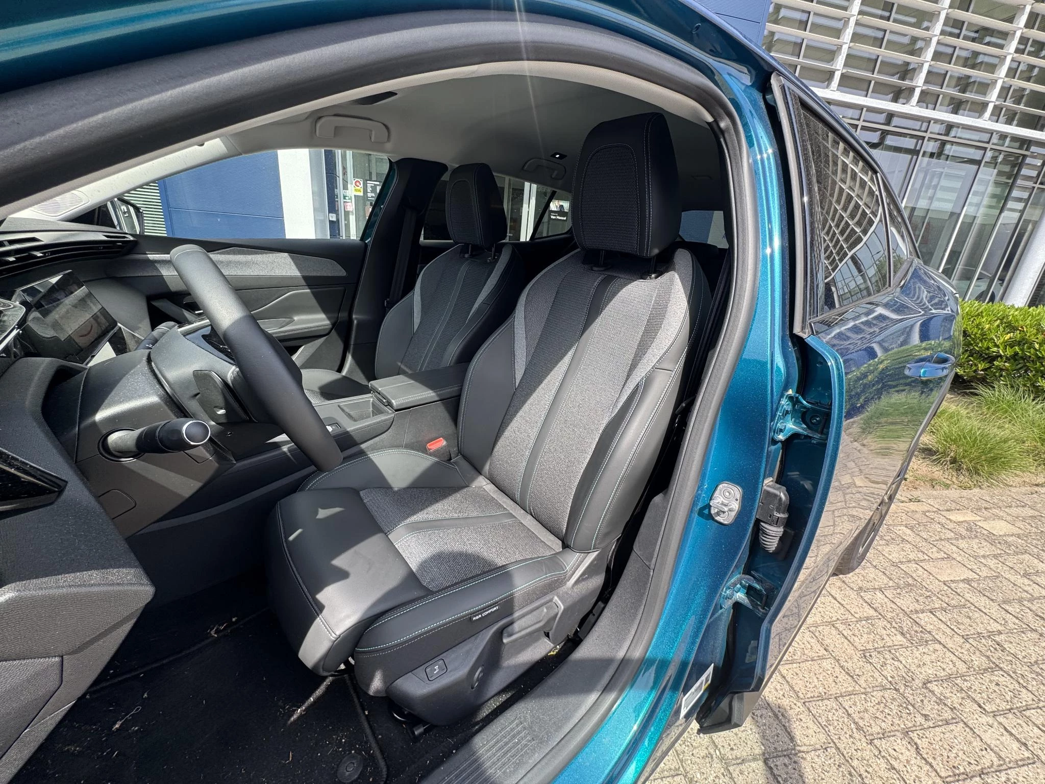 Peugeot 408 1.6 HYbrid Allure Pack 225 EAT8