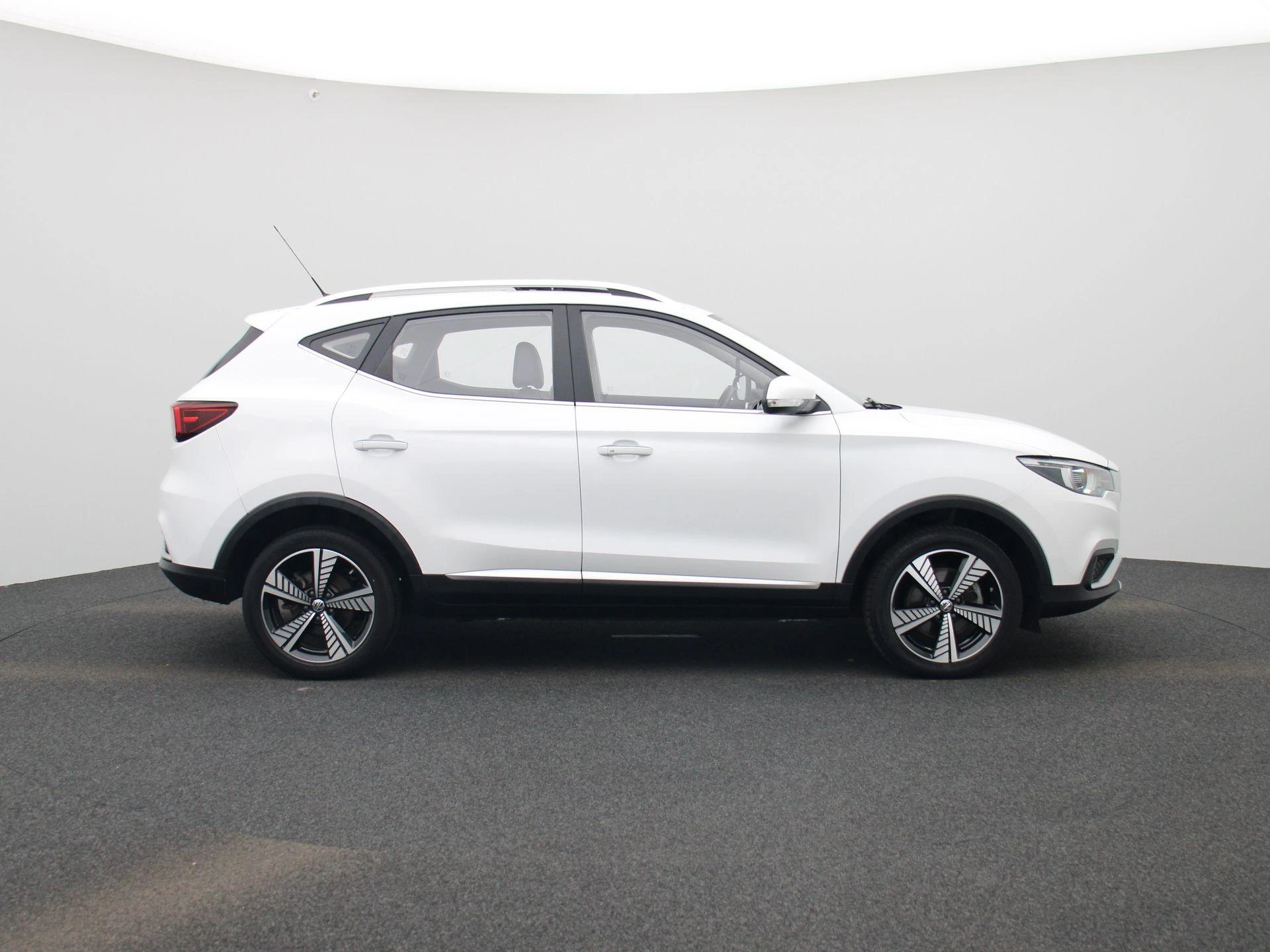 MG-ZS EV-image-5