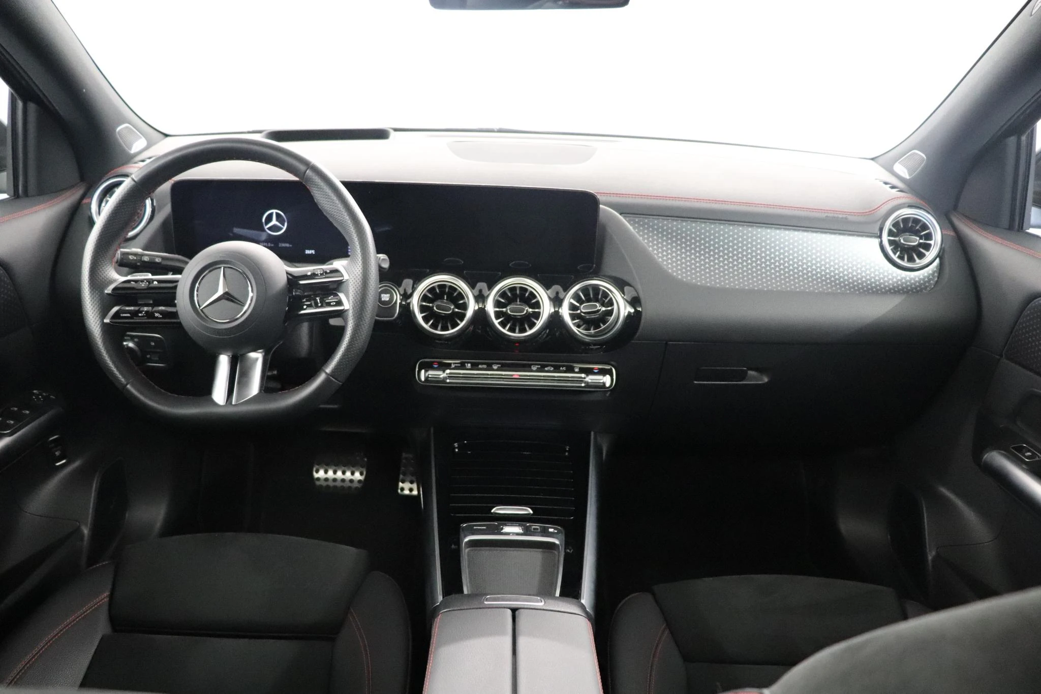 Mercedes-Benz-EQA-image-8