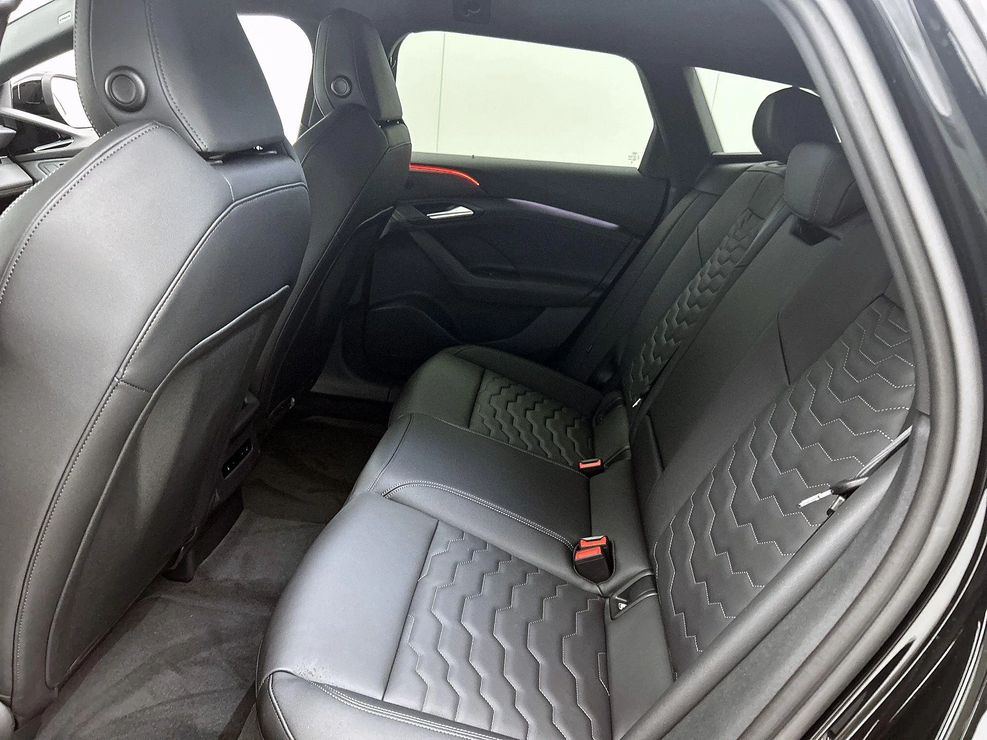 Audi-A6 Avant e-tron-image-26
