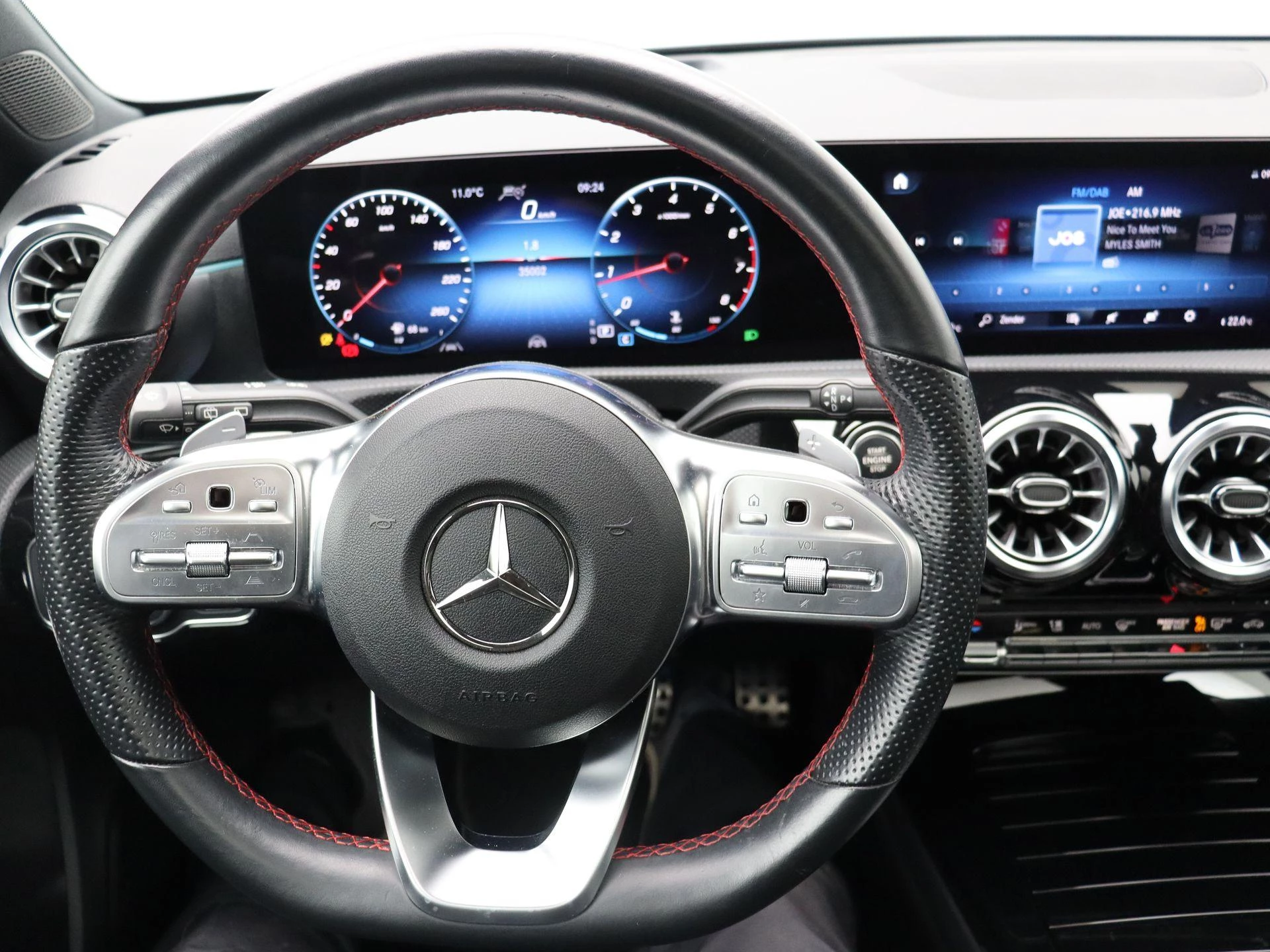 Mercedes-Benz Classe A 200 AMG Line + PANORAMISCH DAK + MULTIBEAM LED + CARPLAY +