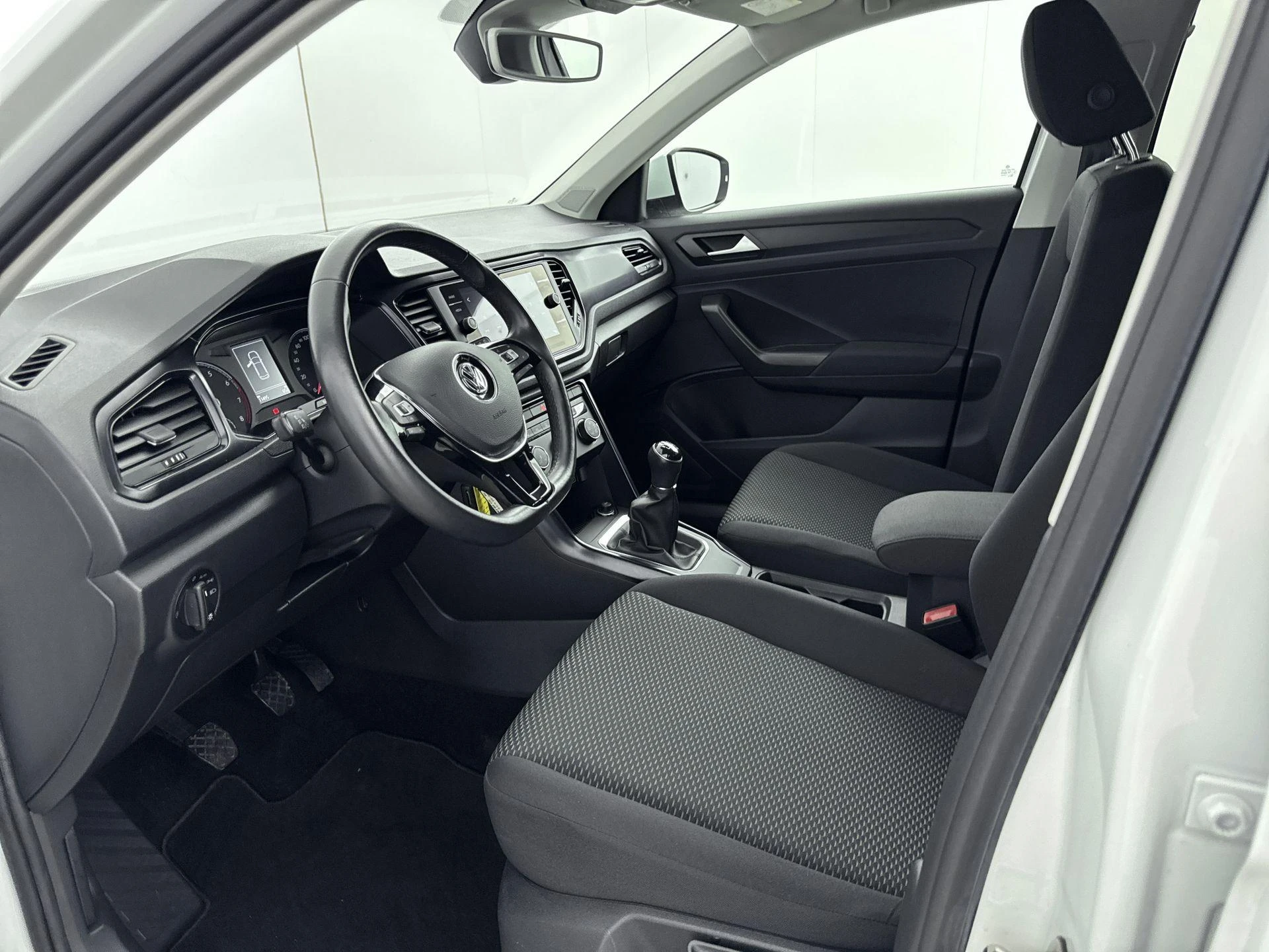 Volkswagen-T-Roc-image-7
