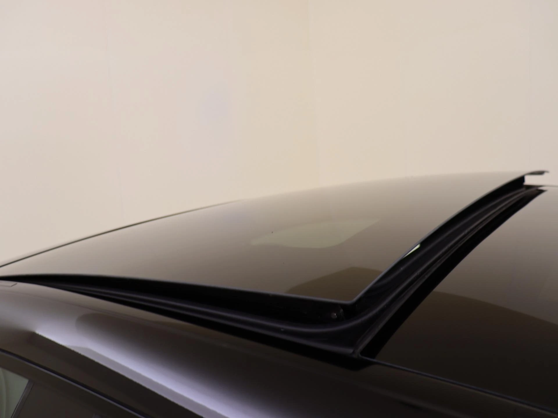 Mercedes-Benz-EQE-image-28