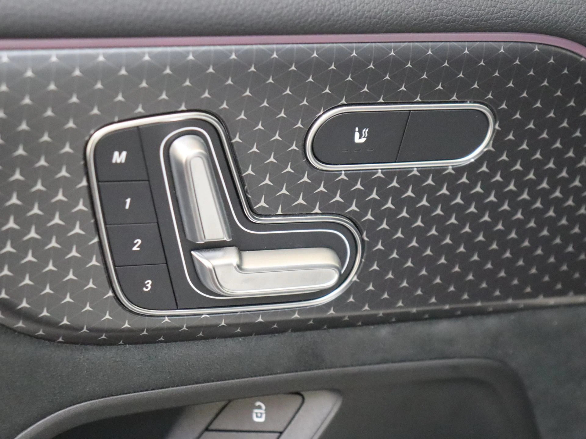 Mercedes-Benz-EQB-image-23