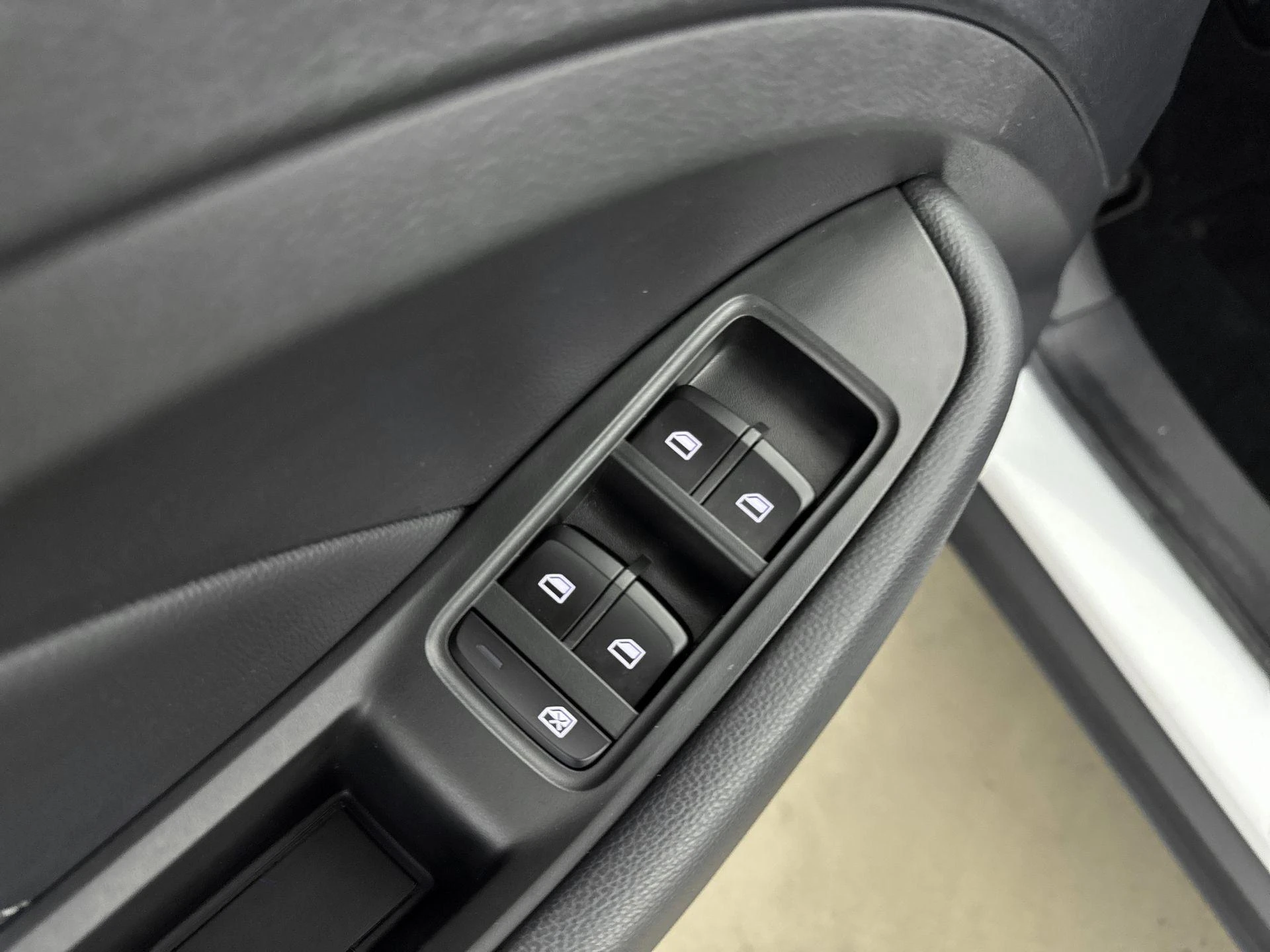 MG-ZS EV-image-9