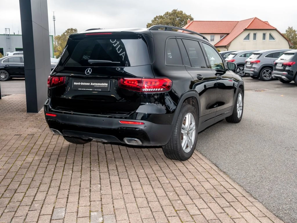 Mercedes-Benz-GLB 200-image-5