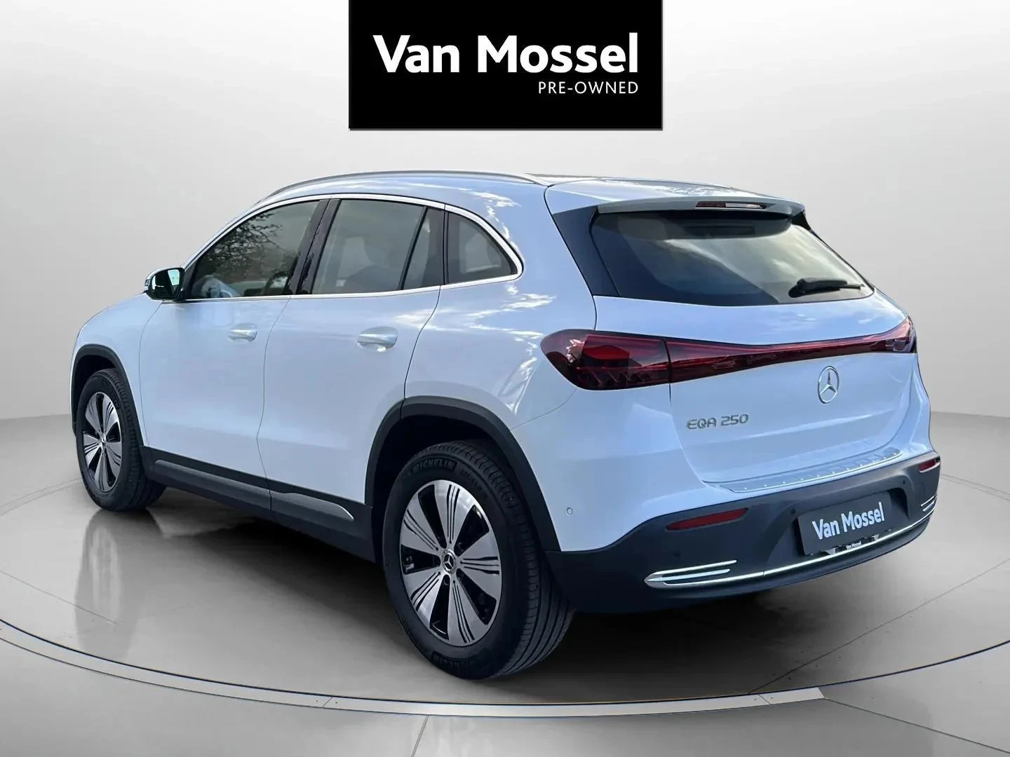 Mercedes-Benz-EQA-image-6