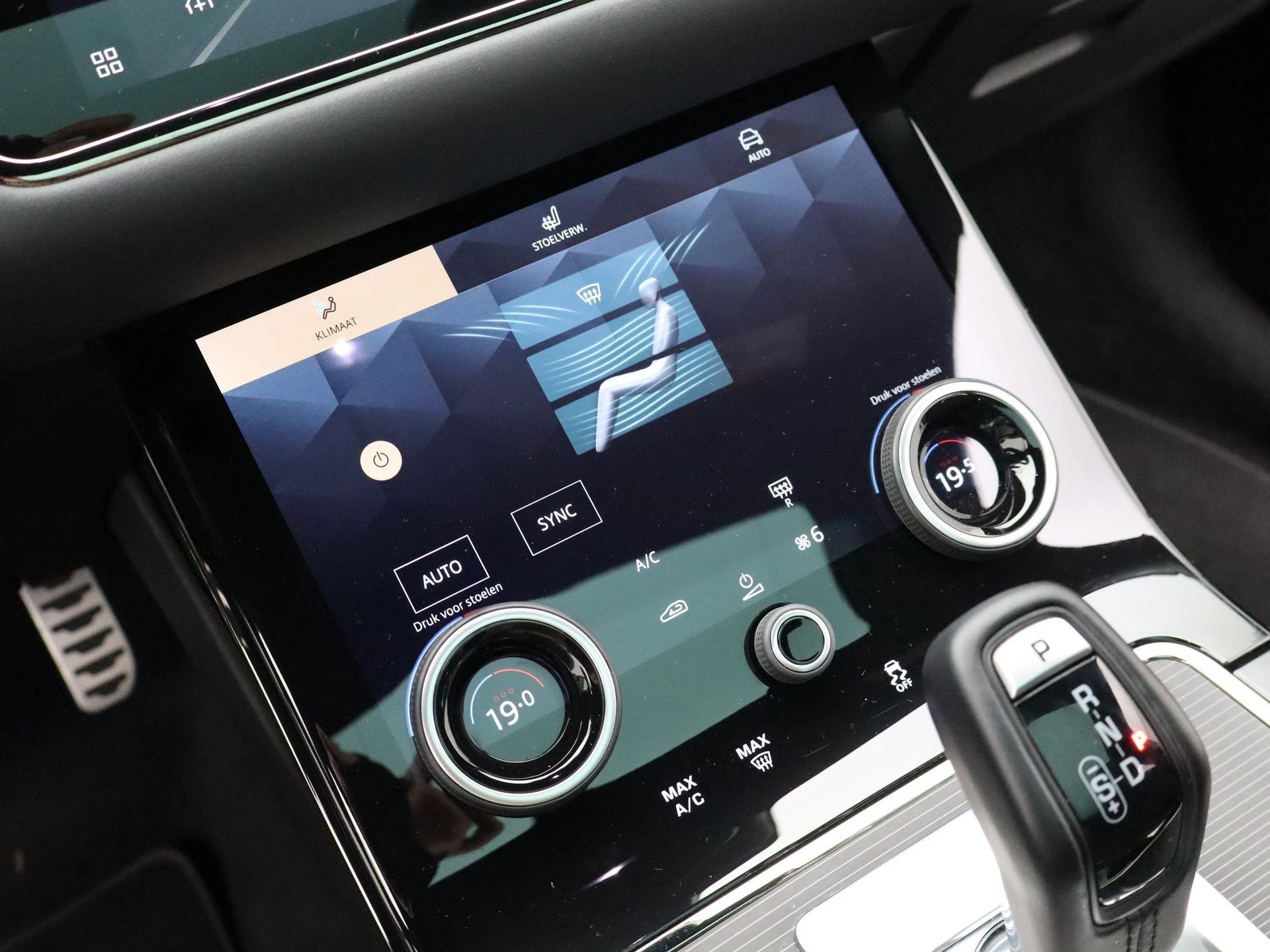Land Rover-Range Rover Evoque-image-16