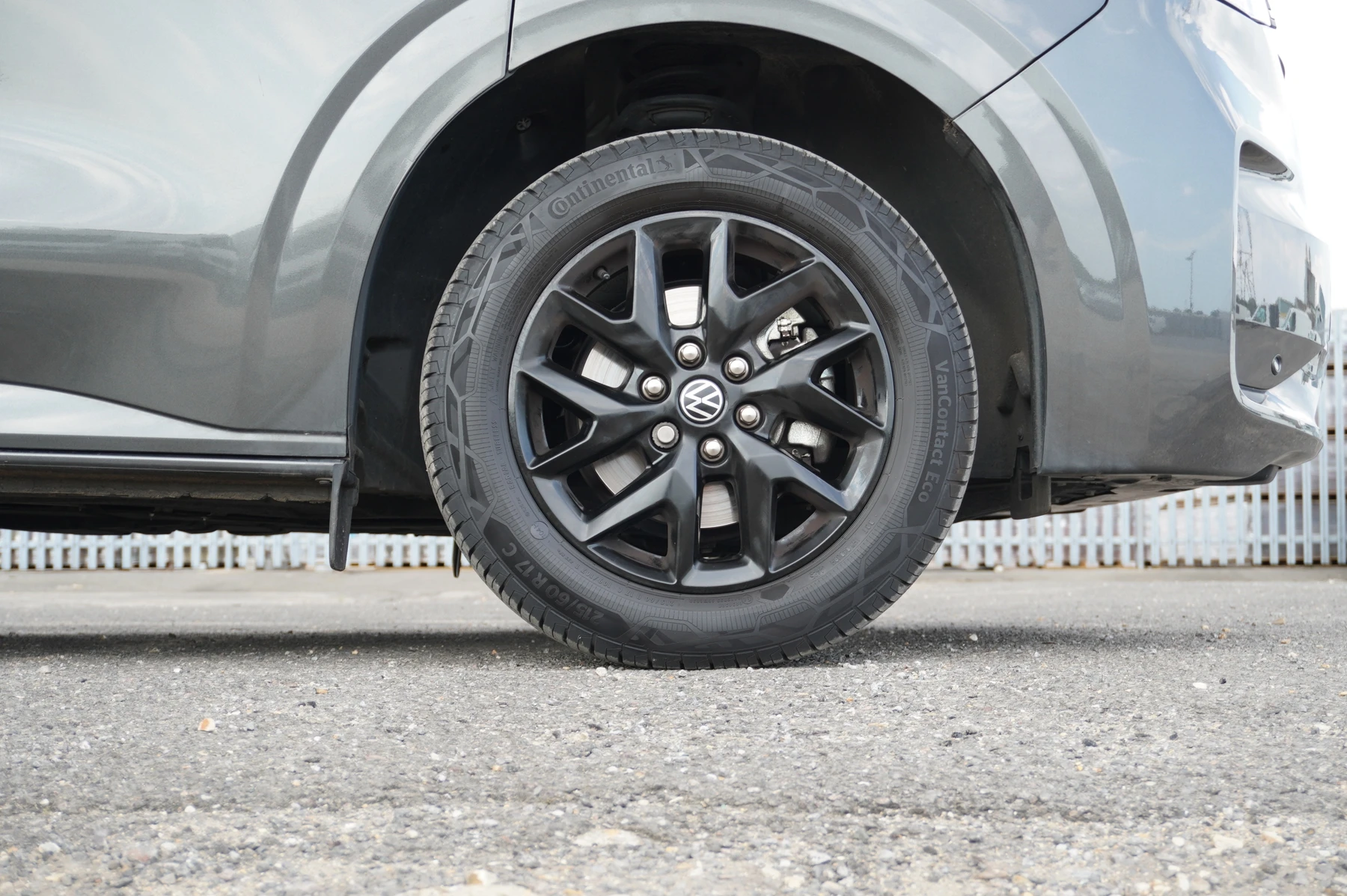 Volkswagen-Transporter-image-34
