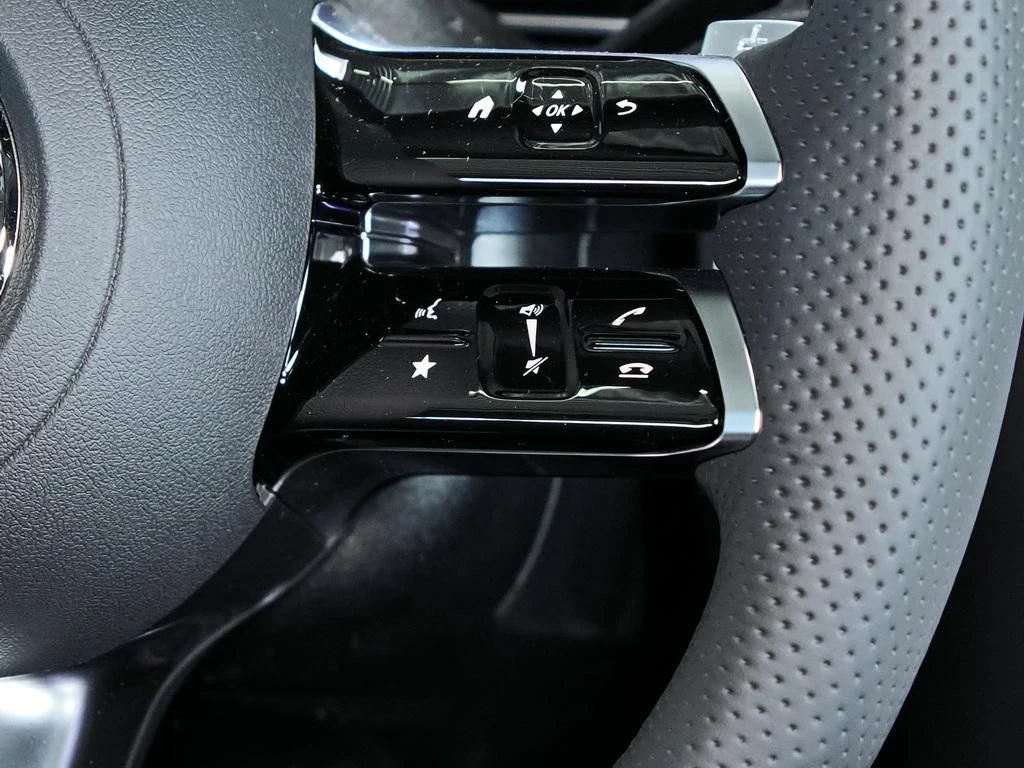 Mercedes-Benz-GLC 300-image-9