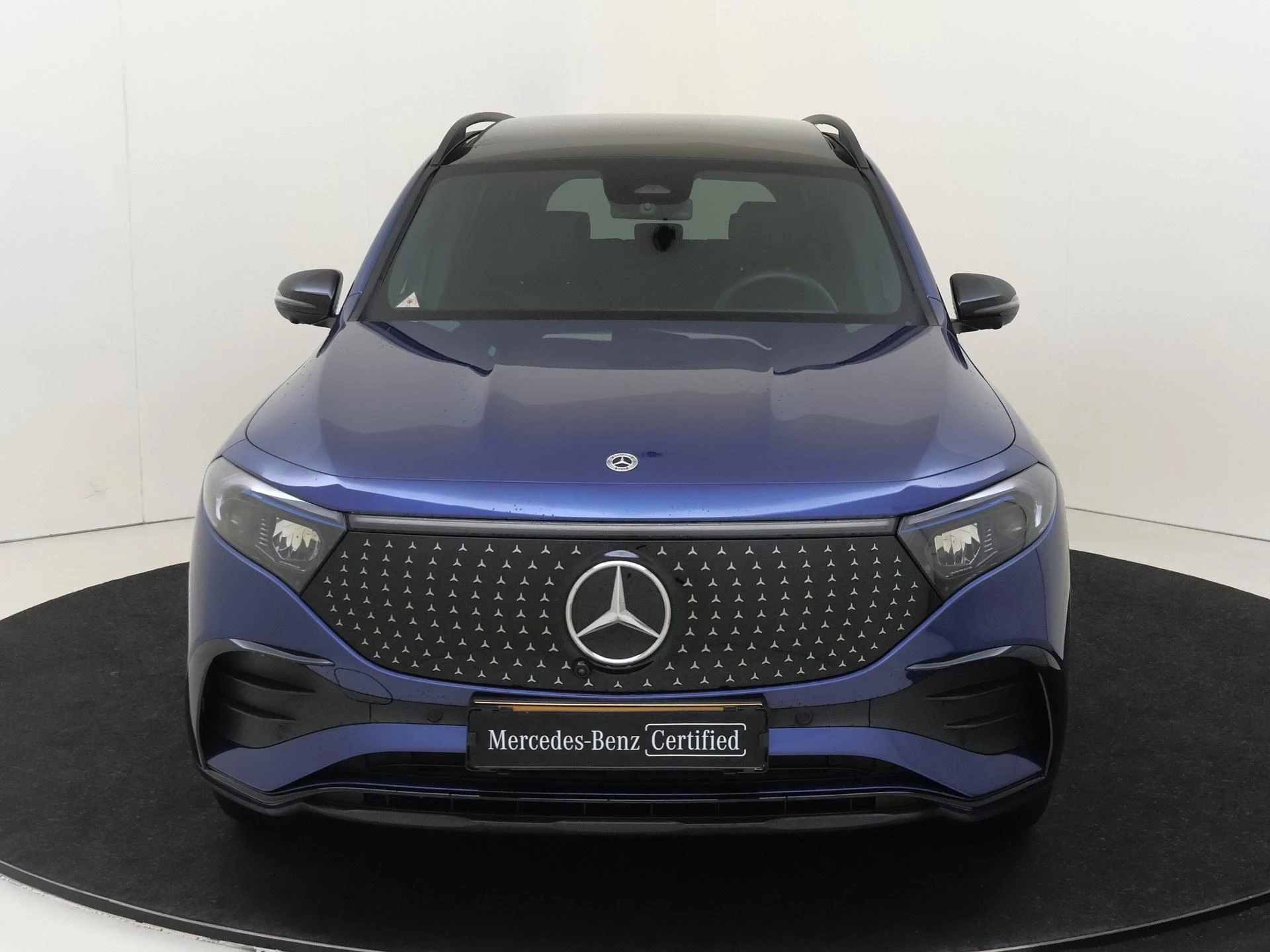 Mercedes-Benz-EQB-image-5