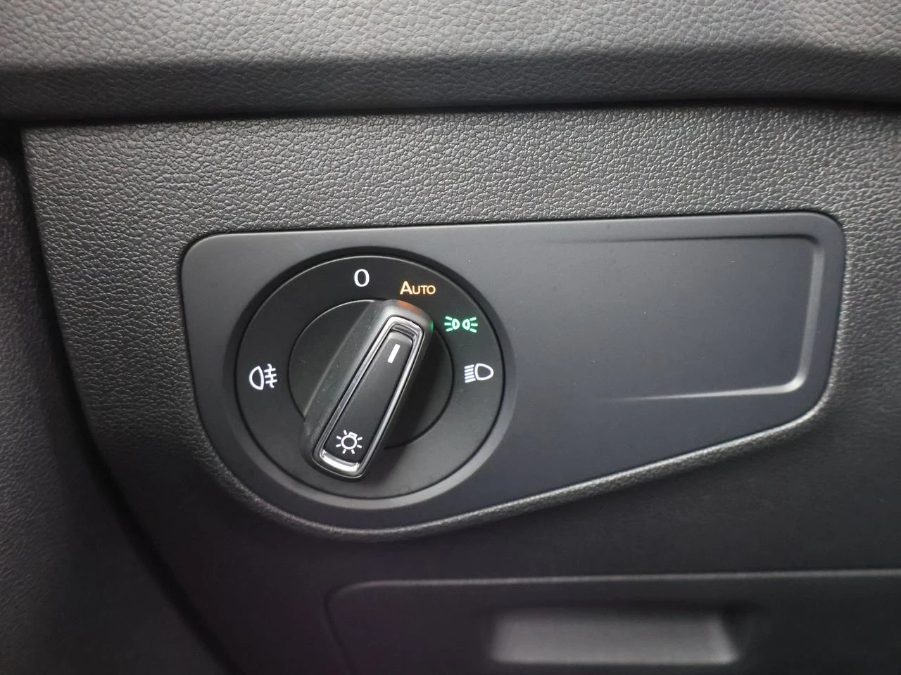 Volkswagen-Tiguan-image-18