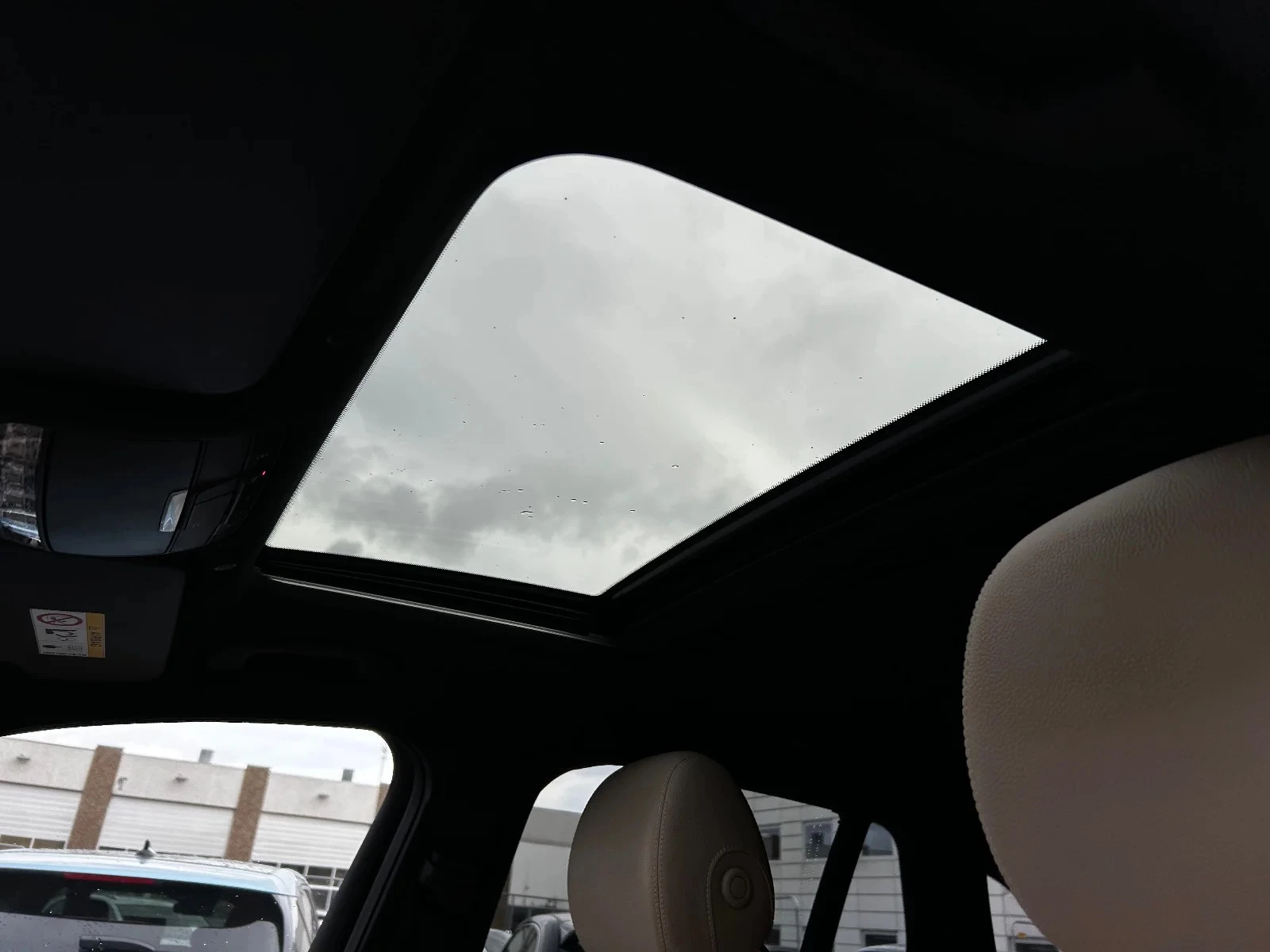 Mercedes-Benz-EQC-image-11