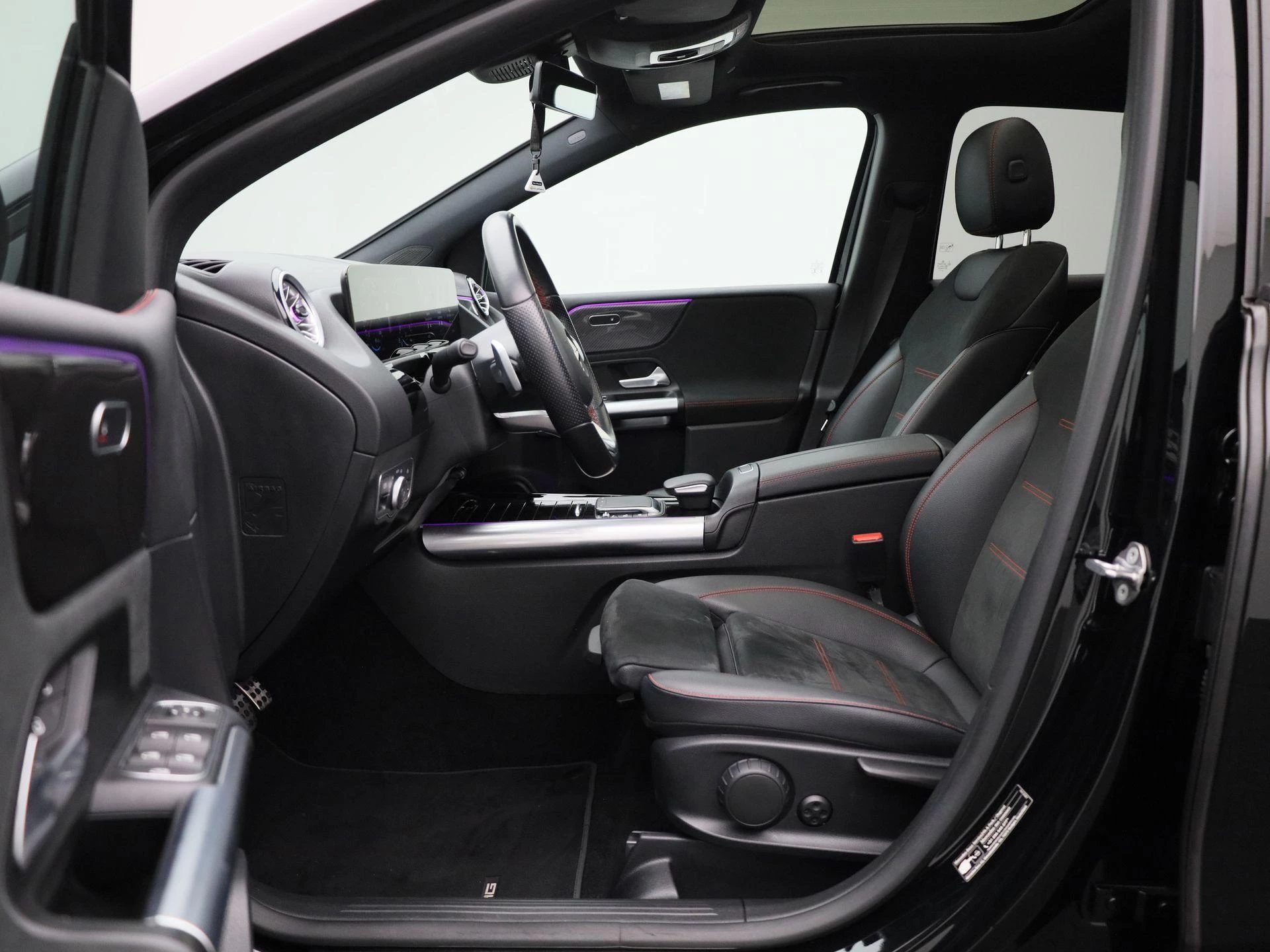 Mercedes-Benz-B-Klasse-image-10