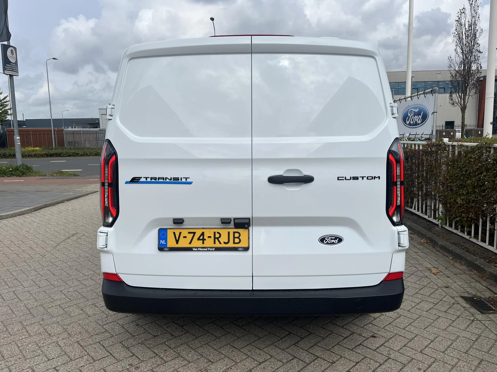 Ford-E-Transit-image-4