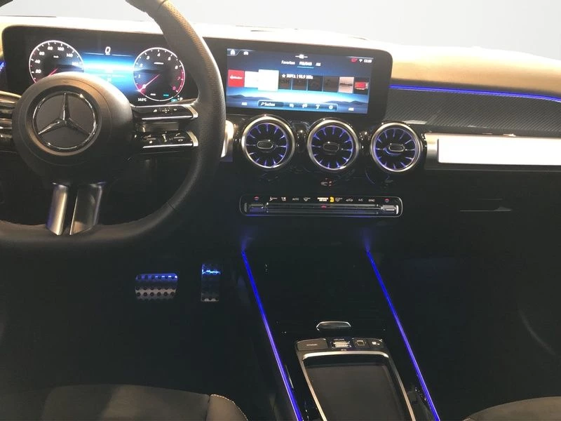 Mercedes-Benz-GLB-image-16