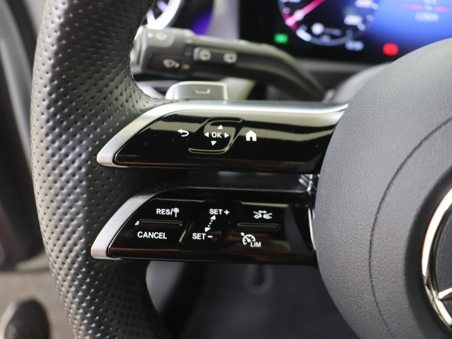 Mercedes-Benz-A-Klasse-image-11