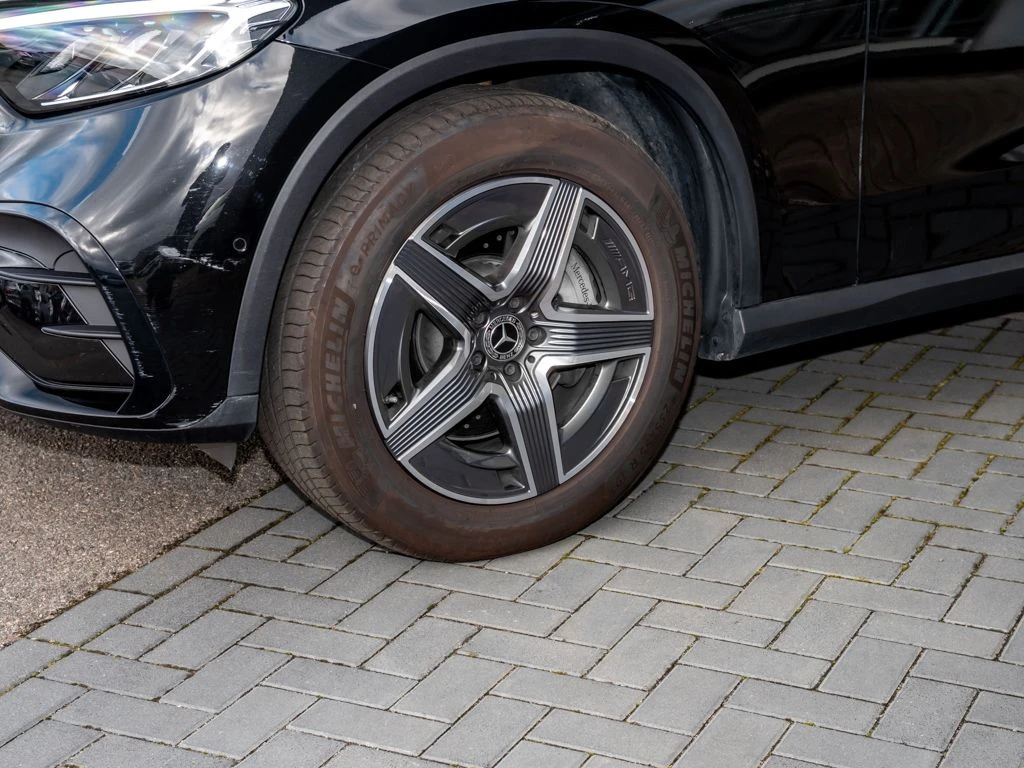Mercedes-Benz-GLC 300 d-image-6