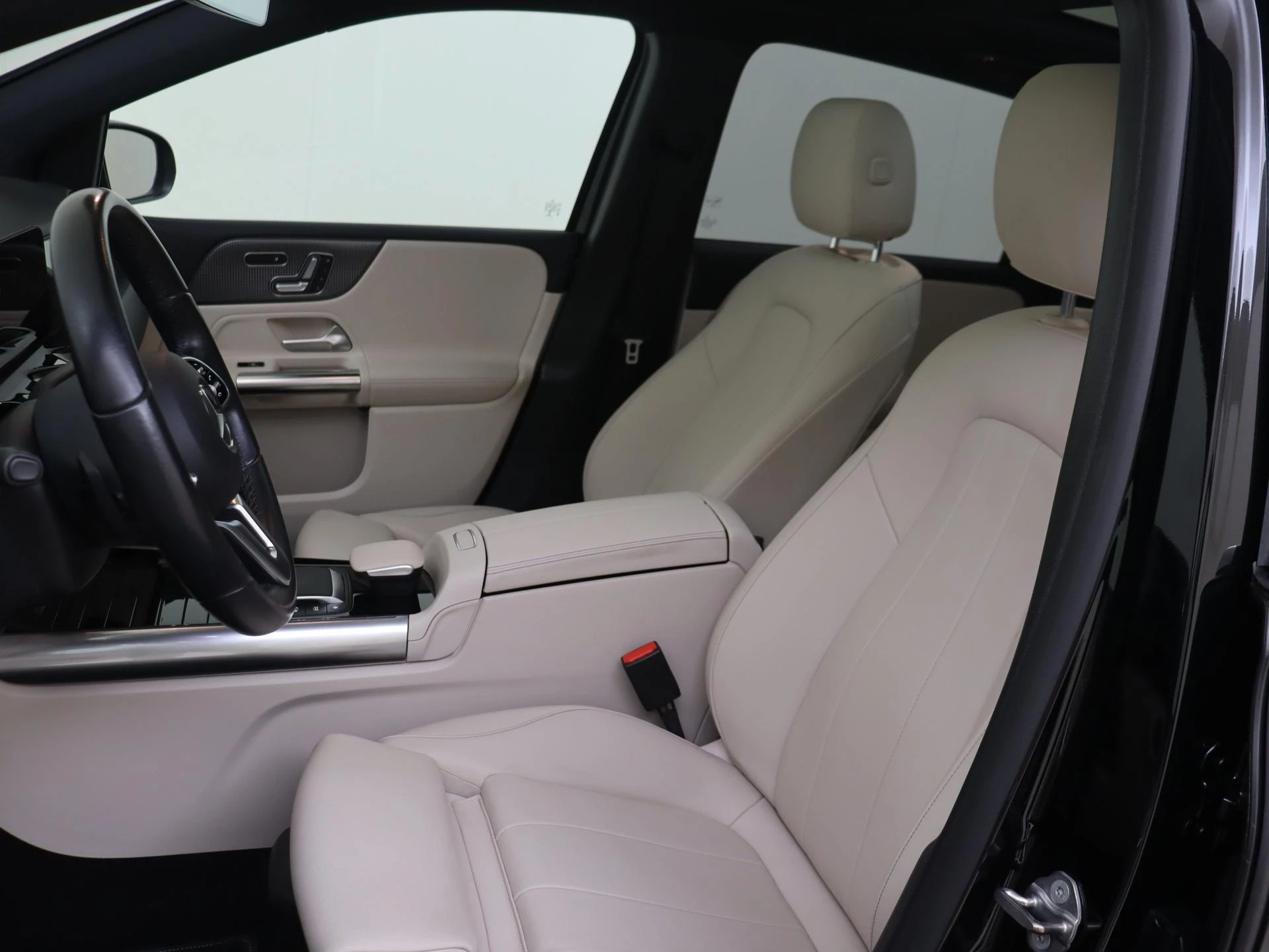 Mercedes-Benz-B-Klasse-image-10